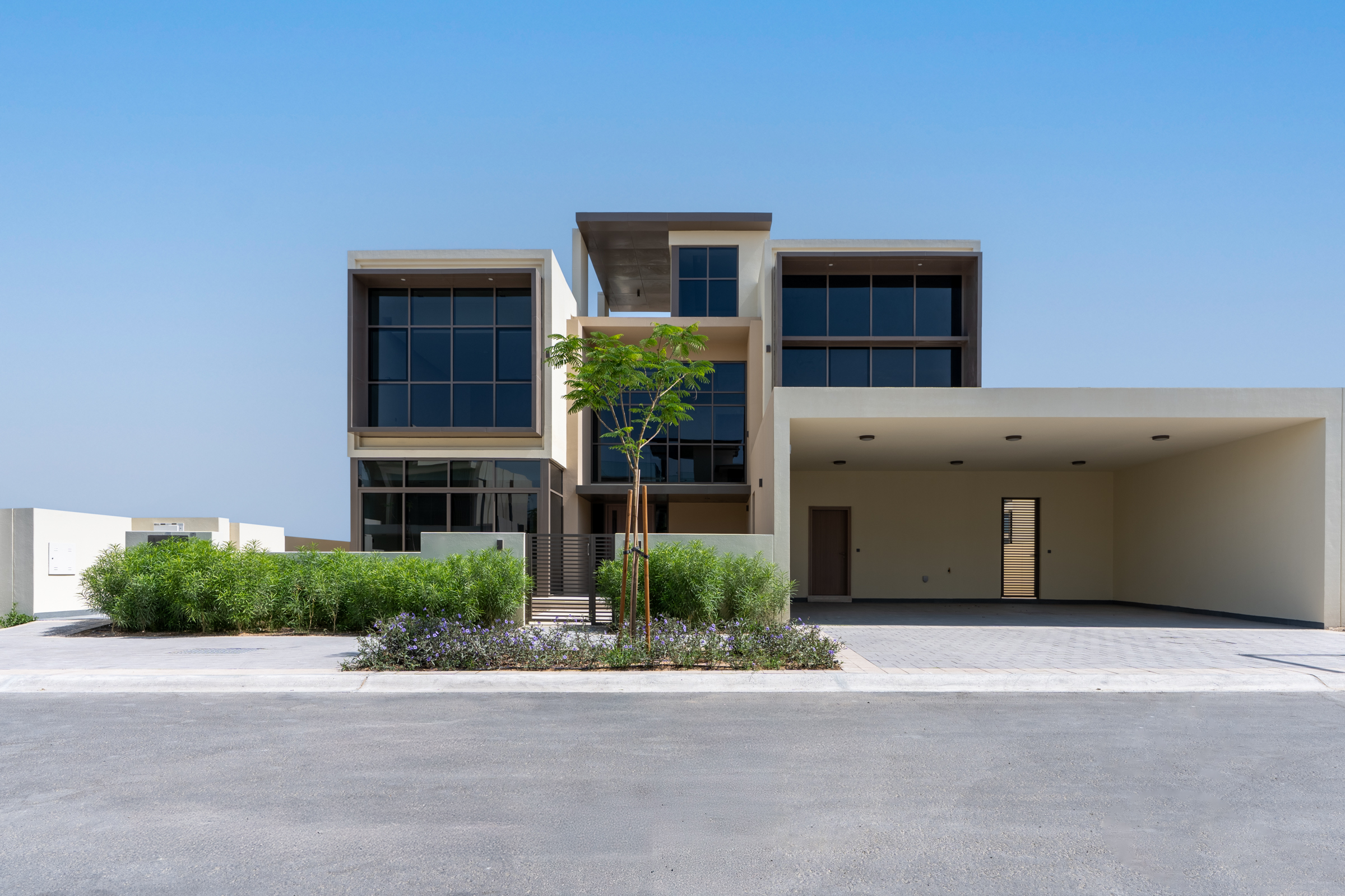Villa with Roof Terrace and Green Views