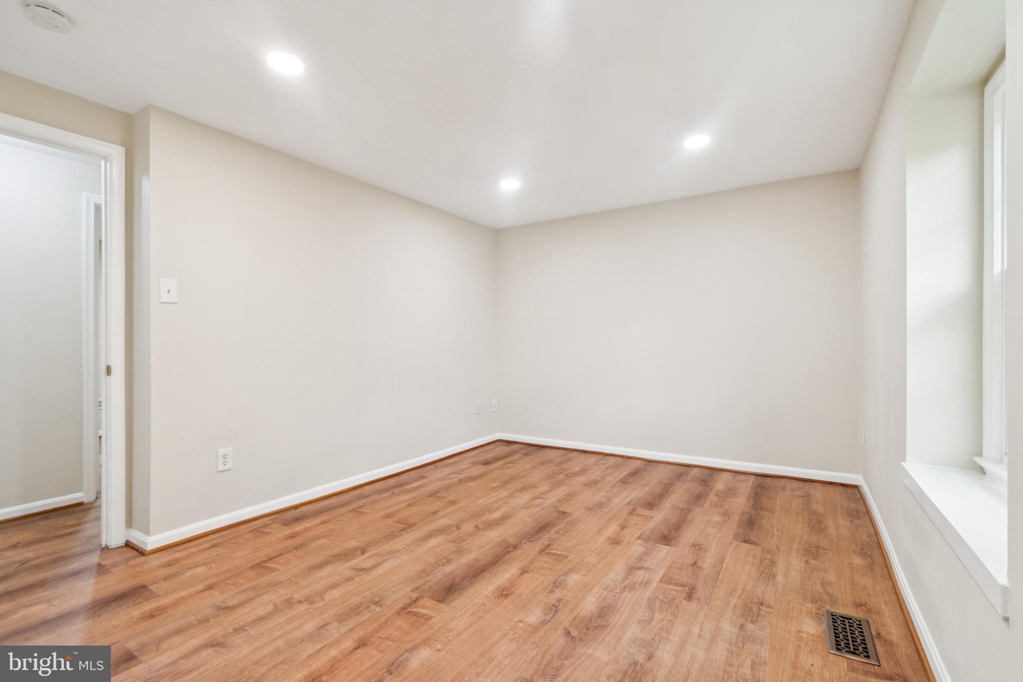 Gaithersburg, Maryland, 20878, United States, 3 Bedrooms Bedrooms, ,3 BathroomsBathrooms,Residential,For Sale,1889859