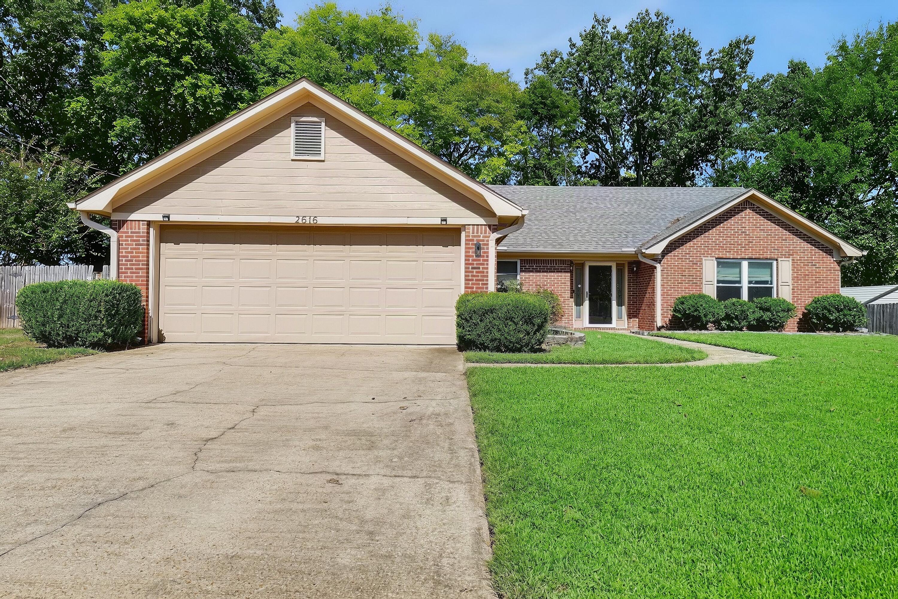 Mahogany Dr, Tupelo, MS 38801