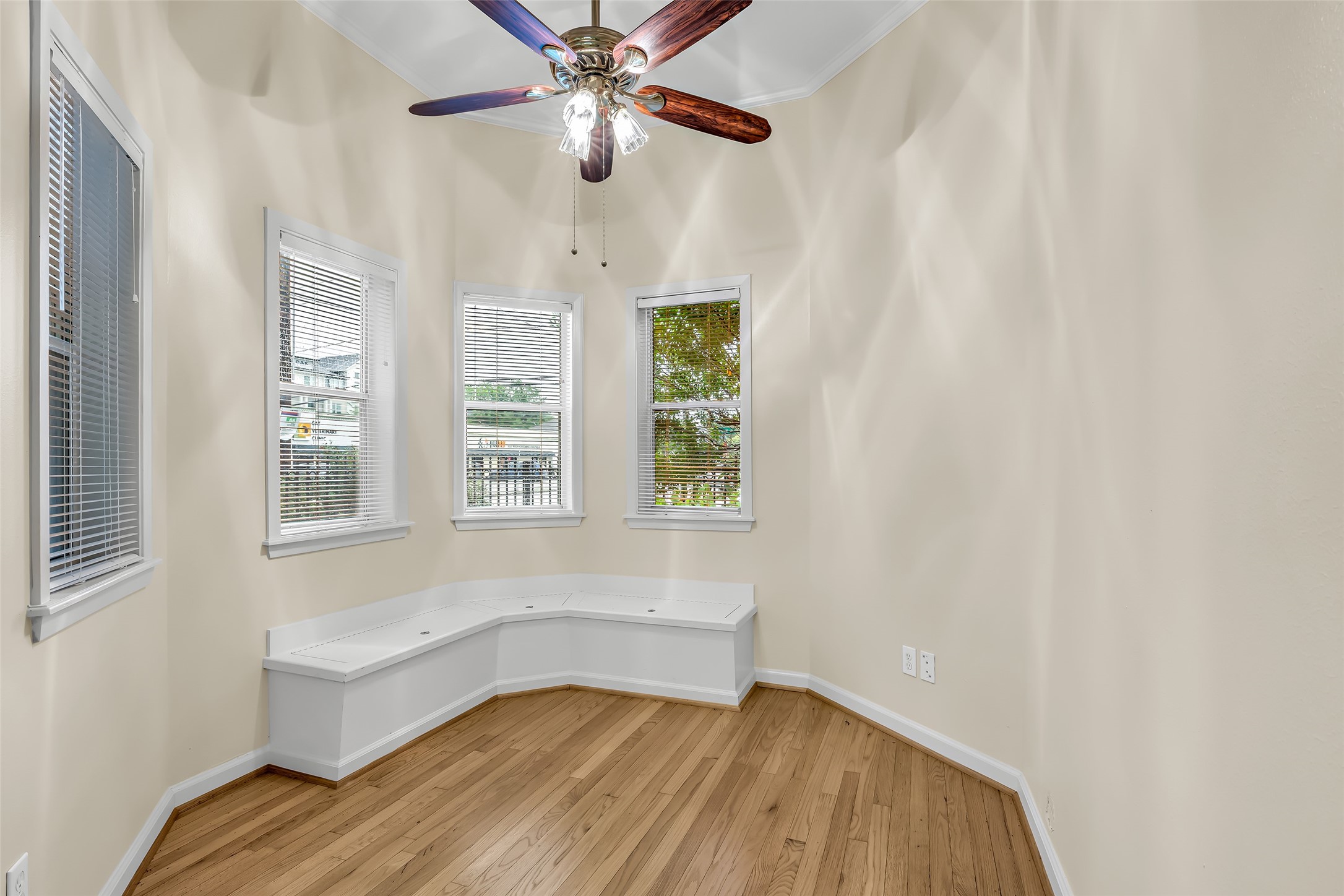  3201 White Oak Drive - 物件實景