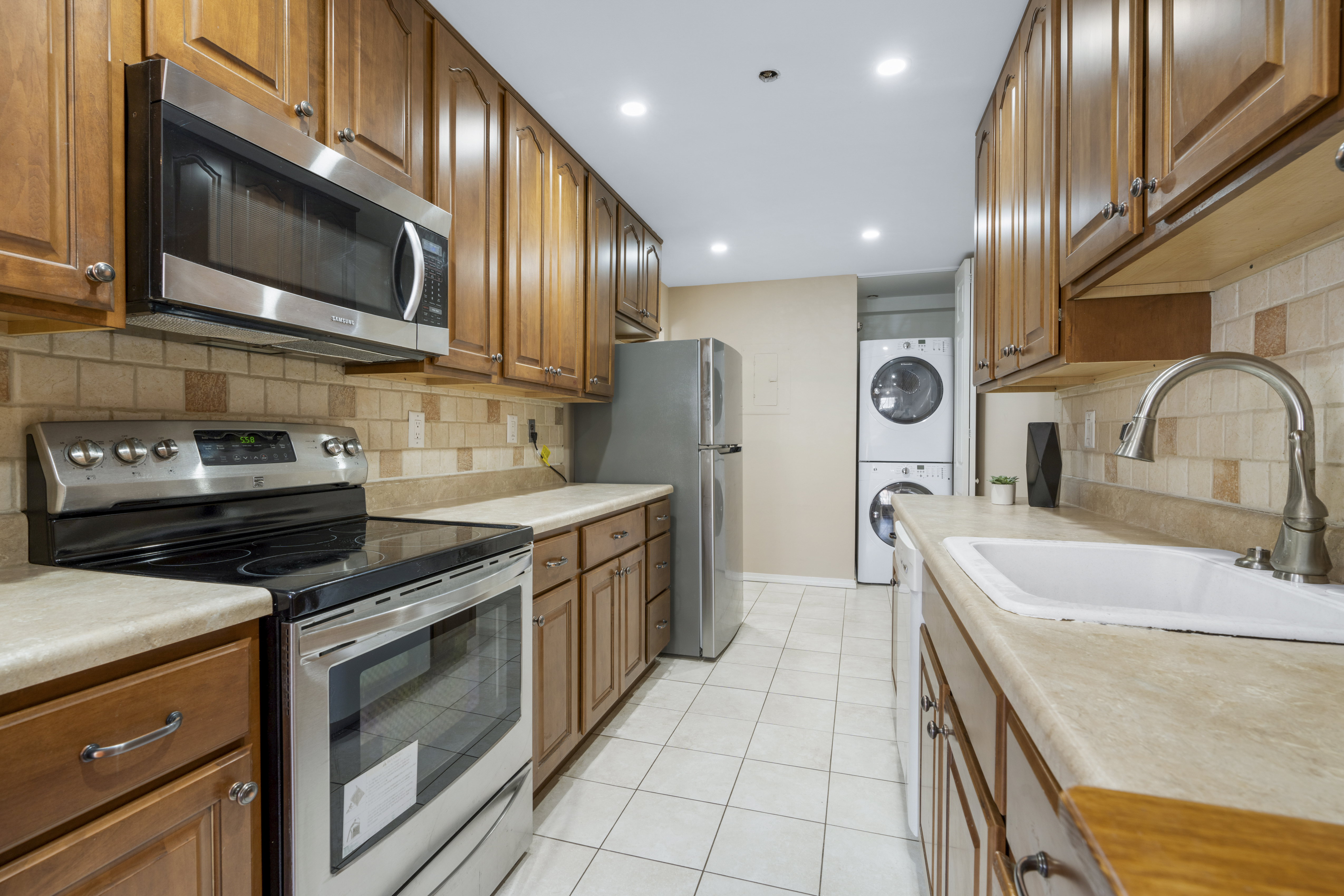  Two-Level Townhouse in White Plains - 物件實景