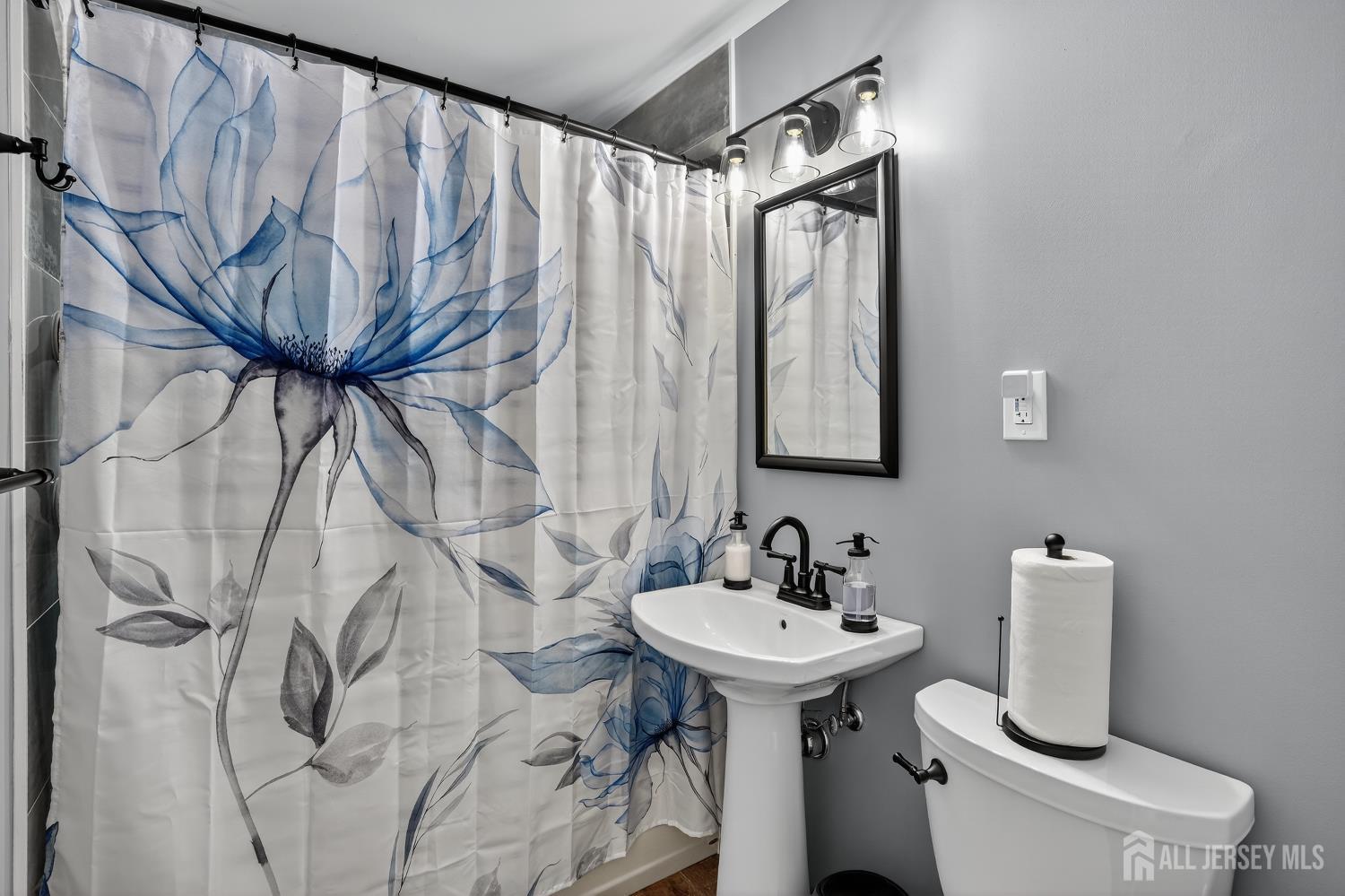 Old Bridge, New Jersey, 08857, United States, 4 Bedrooms Bedrooms, ,2 BathroomsBathrooms,Residential,For Sale,1983904