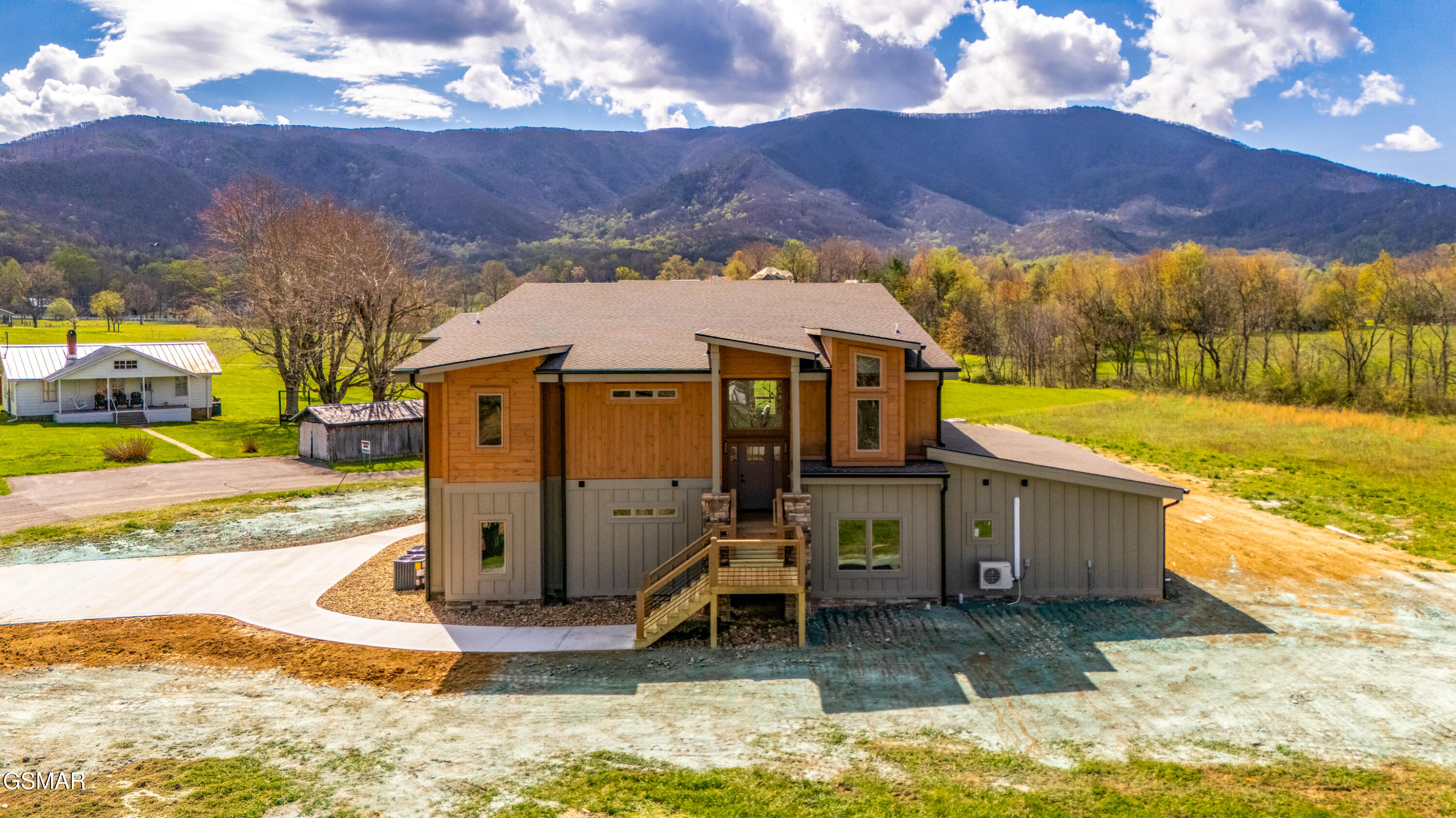 Sevierville, Tennessee, 37862, United States, 5 Bedrooms Bedrooms, ,7 BathroomsBathrooms,Residential,For Sale,2035739