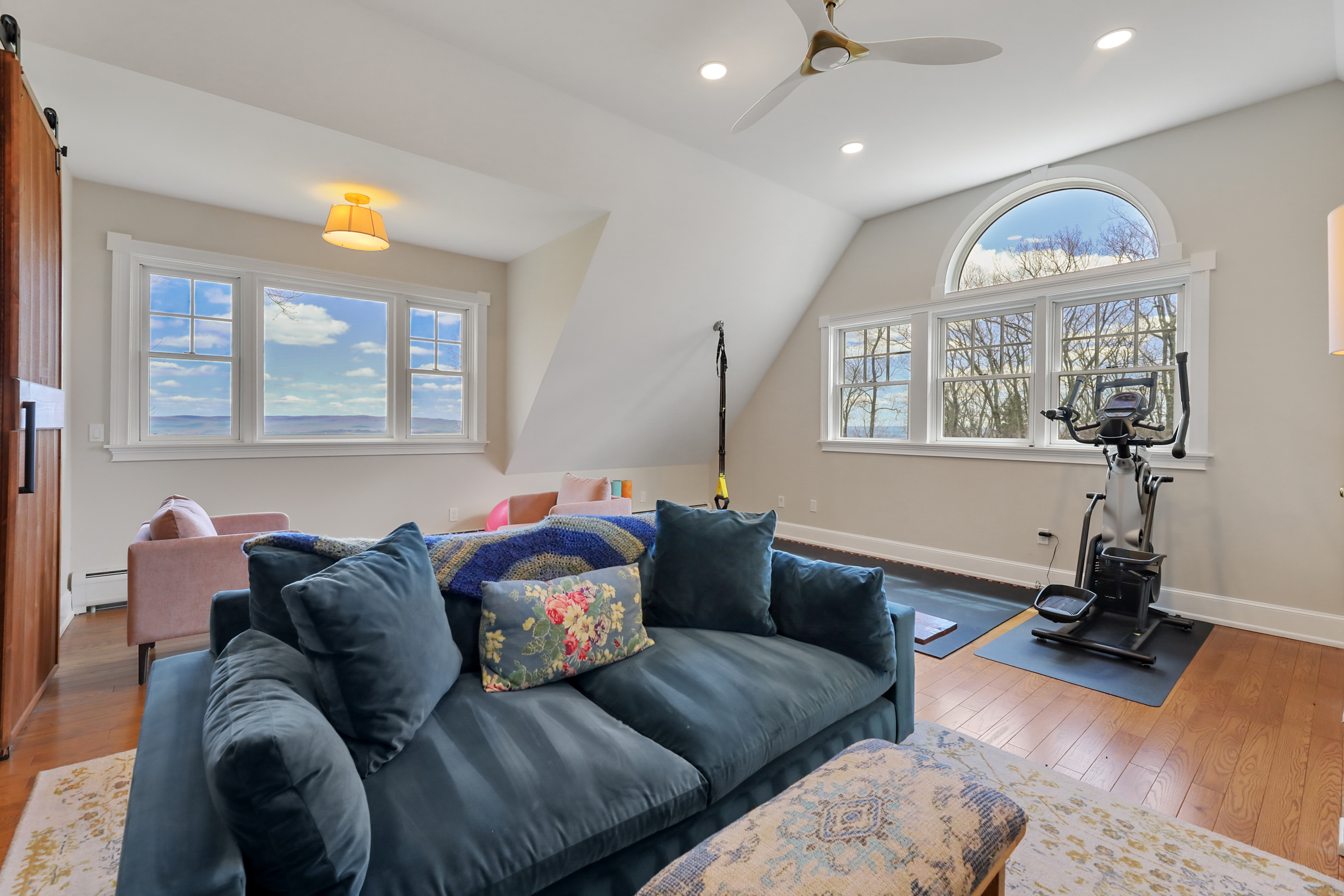  Exquisite Tudor Estate Set on 18+ Breathtaking Acres with Stunning Panoramic Vie - 物件實景