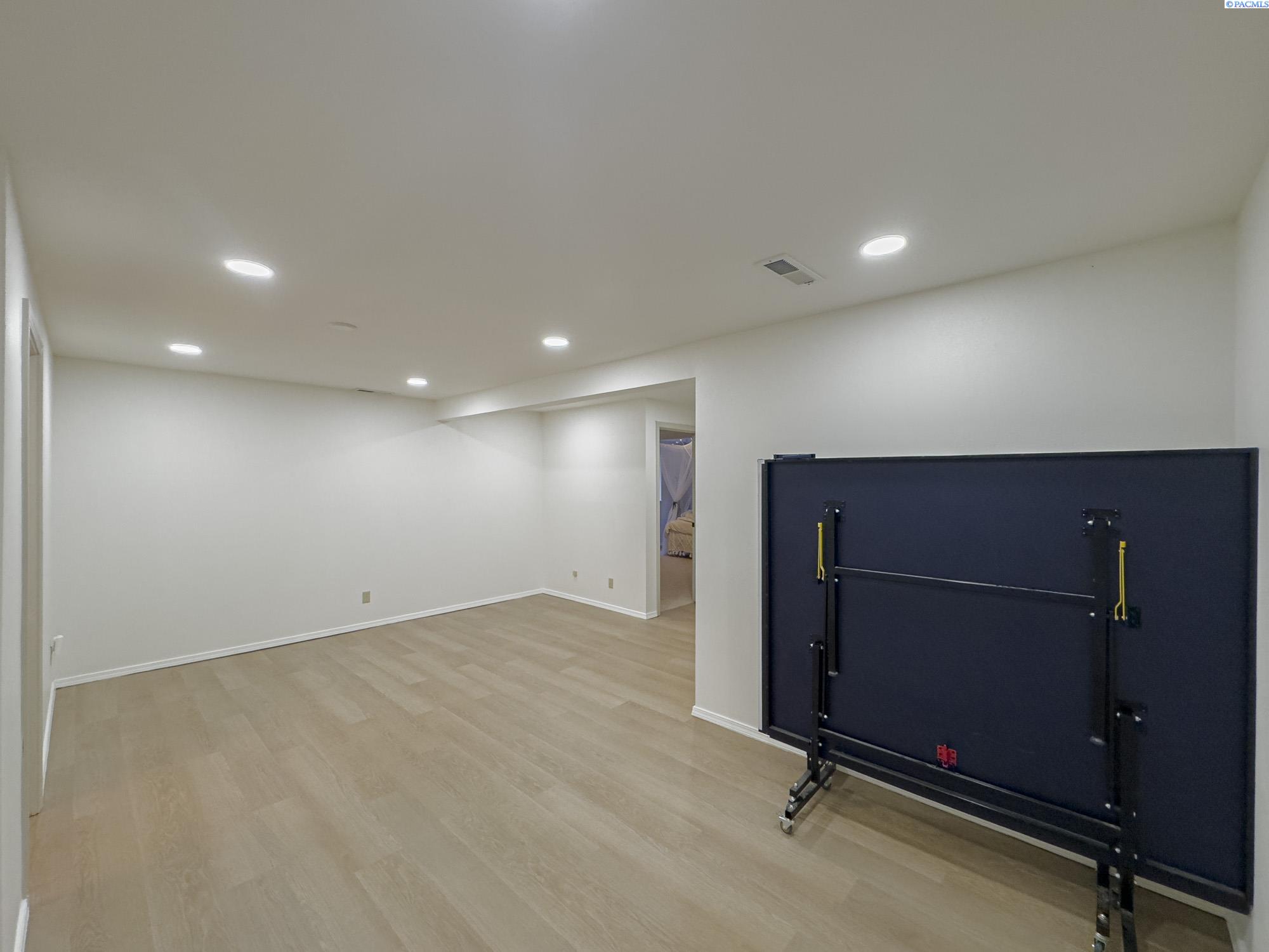 Richland, Washington, 99352, United States, 5 Bedrooms Bedrooms, ,4 BathroomsBathrooms,Residential,For Sale,1927234
