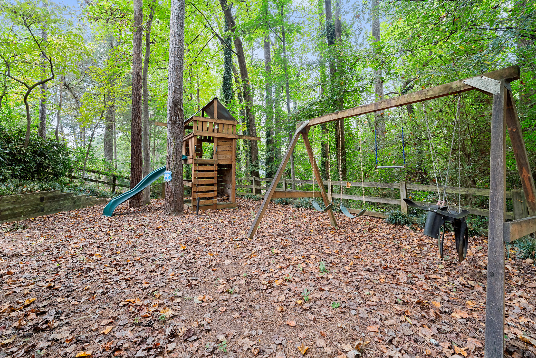  Beautifully Transformed Home in Lassiter School District - 物件實景