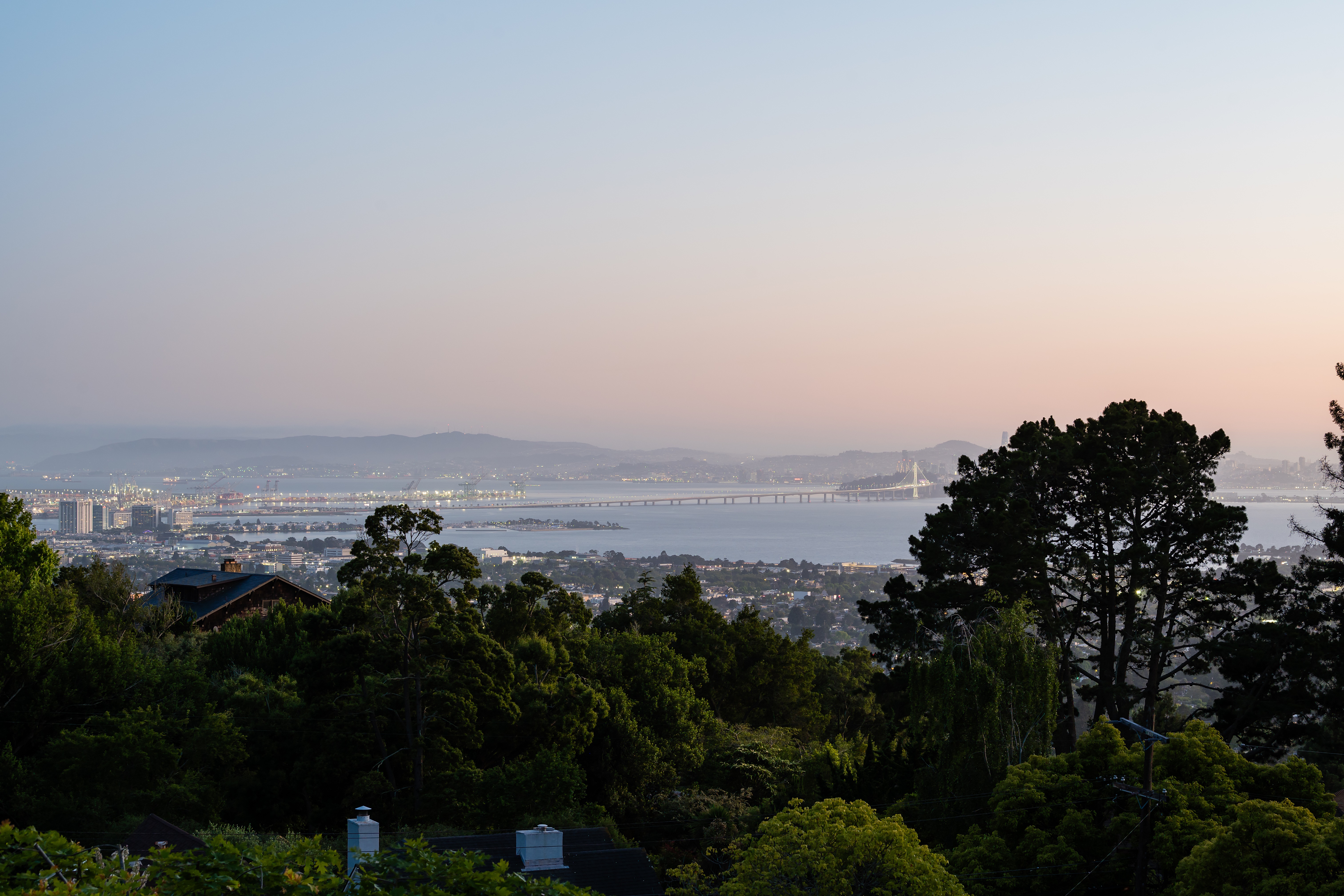  Timeless Berkeley Hills Gem with Spectacular Gardens and Bay Views - 物件實景