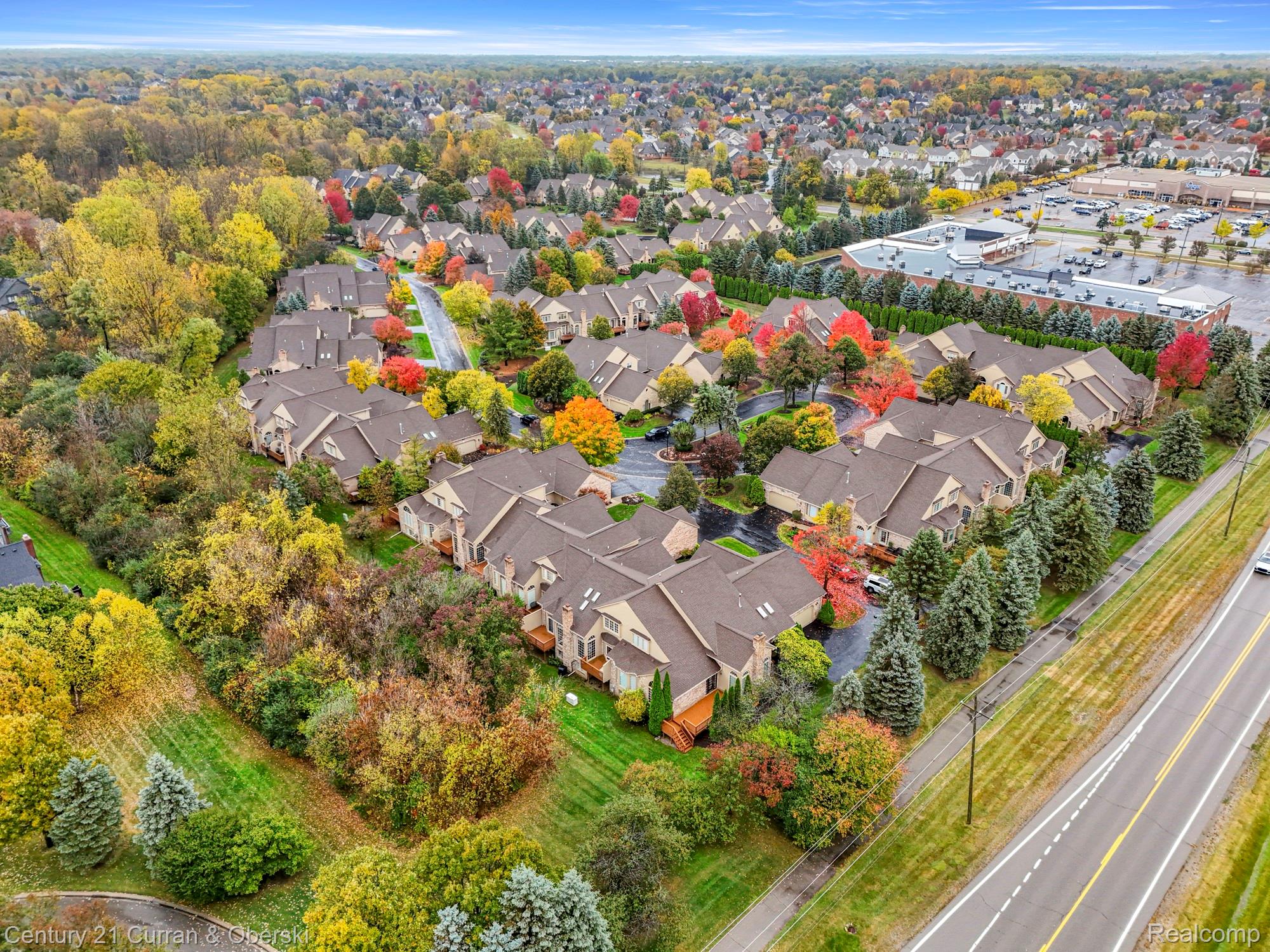 Shelby Charter Township, Michigan, 48316, United States, 2 Bedrooms Bedrooms, ,4 BathroomsBathrooms,Residential,For Sale,1977088