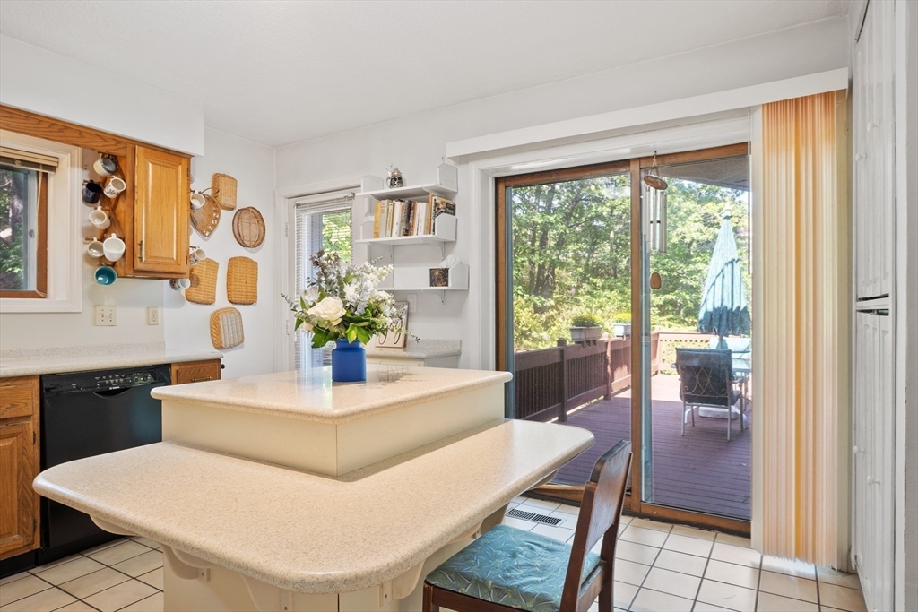 Salem, Massachusetts, 01970, United States, 2 Bedrooms Bedrooms, ,3 BathroomsBathrooms,Residential,For Sale,1932655