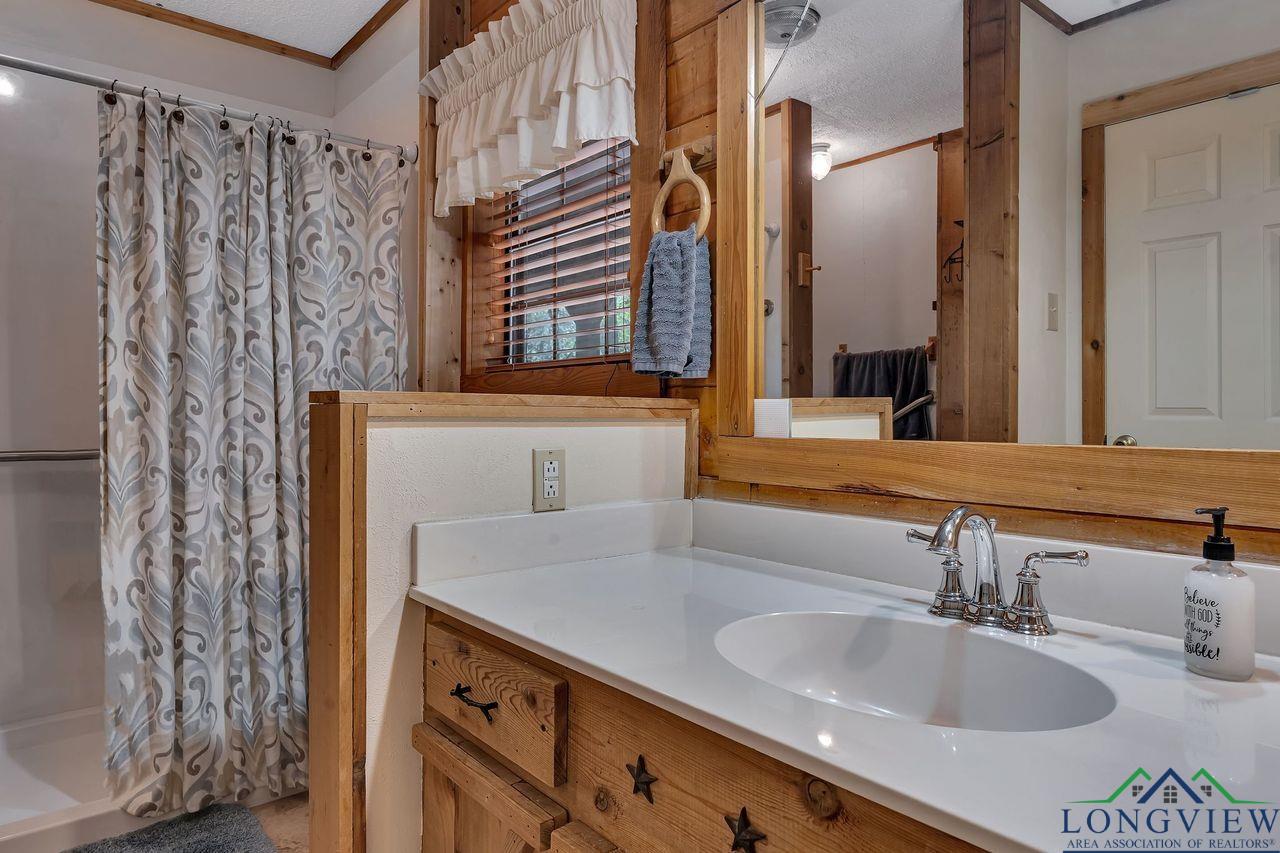 Marshall, Texas, 75672, United States, 3 Bedrooms Bedrooms, ,3 BathroomsBathrooms,Residential,For Sale,1906787