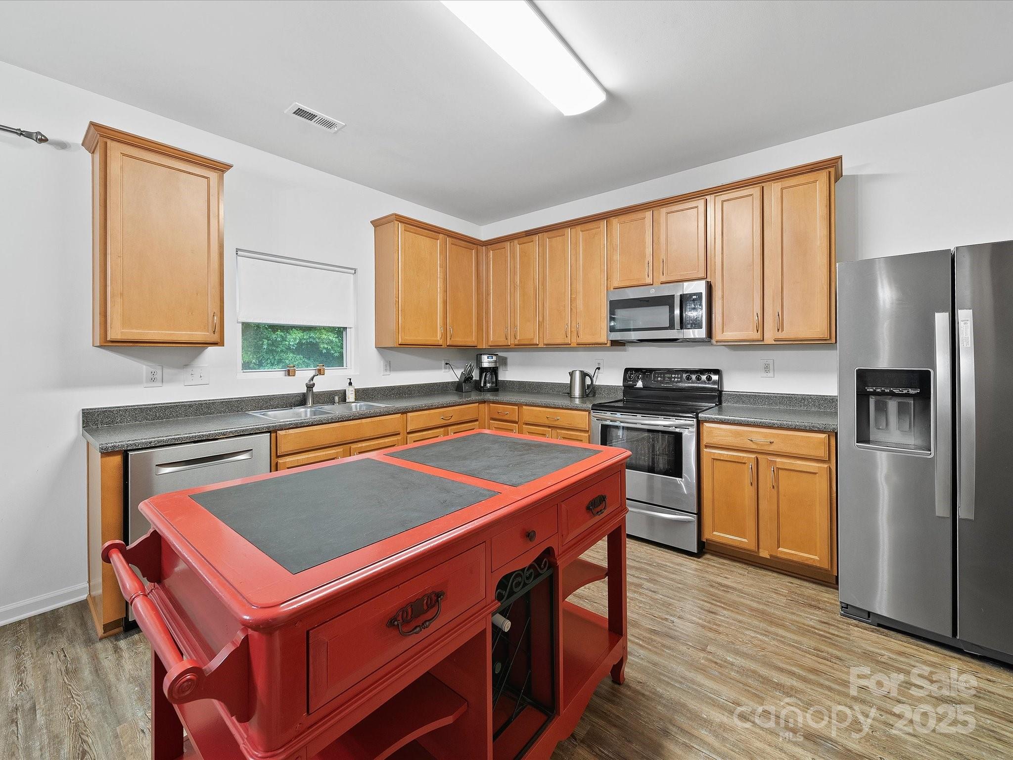 Matthews, North Carolina, 28105, United States, 4 Bedrooms Bedrooms, ,3 BathroomsBathrooms,Residential,For Sale,1865388