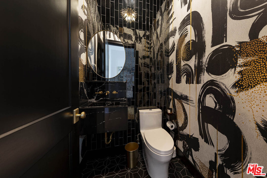 Los Angeles, California, 90048, United States, 4 Bedrooms Bedrooms, ,2 BathroomsBathrooms,Residential,For Sale,1962418