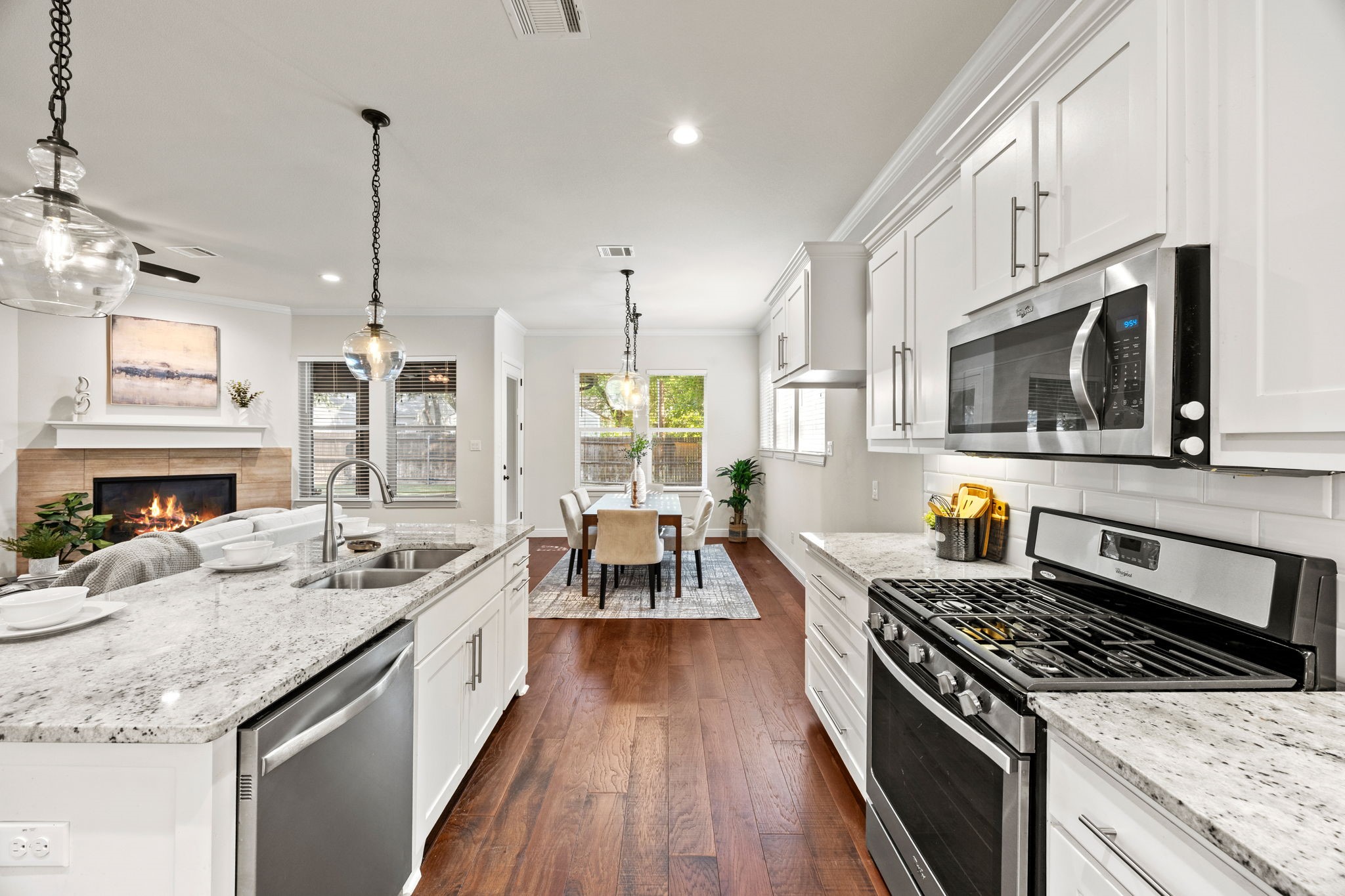 Fort Worth, Texas, 76107, United States, 3 Bedrooms Bedrooms, ,3 BathroomsBathrooms,Residential,For Sale,1927265