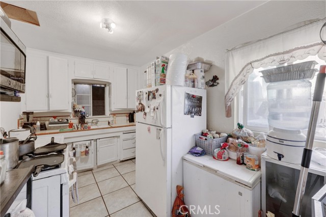 Lynwood, California, 90262, United States, 4 Bedrooms Bedrooms, ,Residential,For Sale,2010416