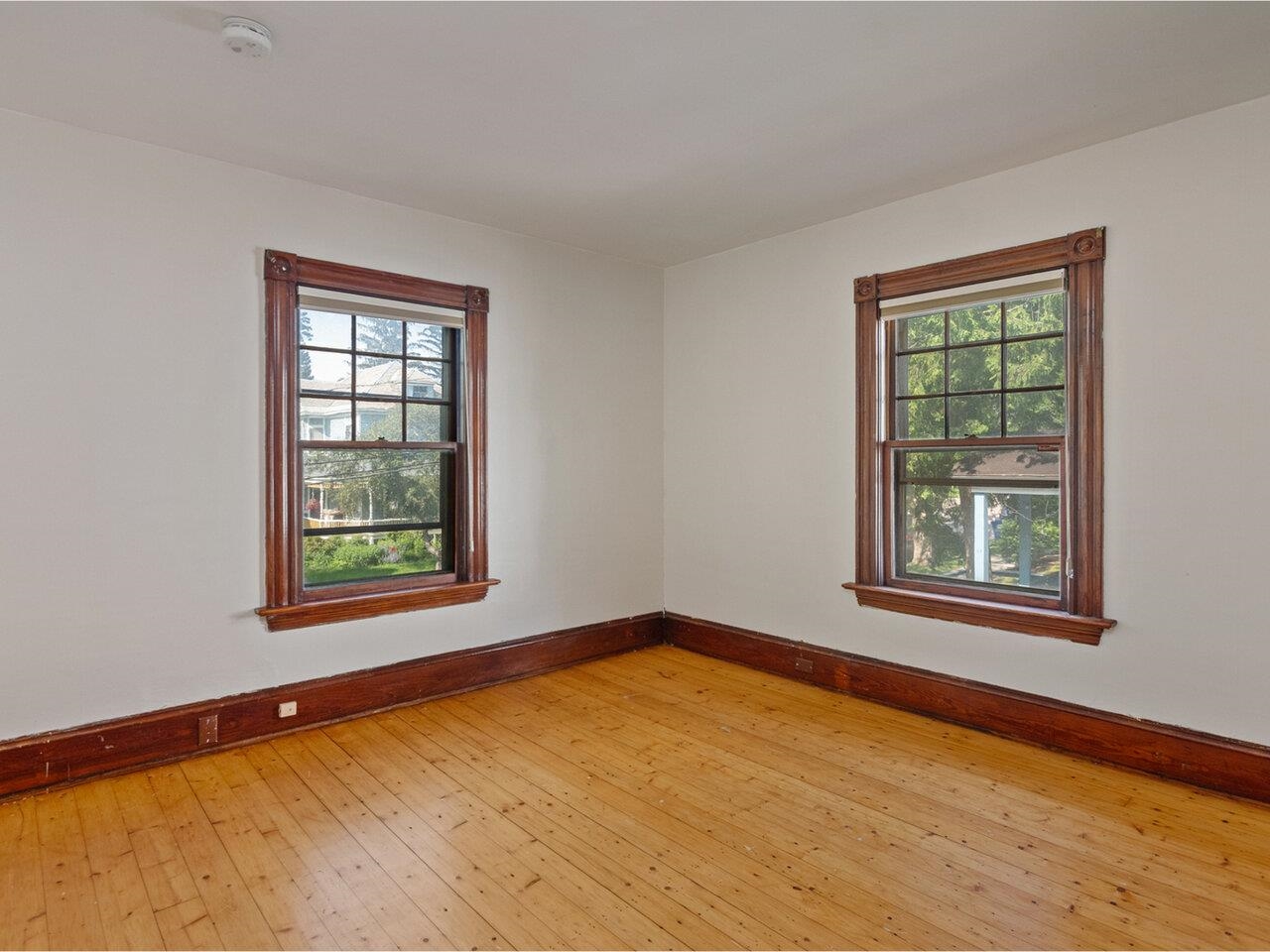 Burlington, Vermont, 05401, United States, 5 Bedrooms Bedrooms, ,2 BathroomsBathrooms,Residential,For Sale,1862244