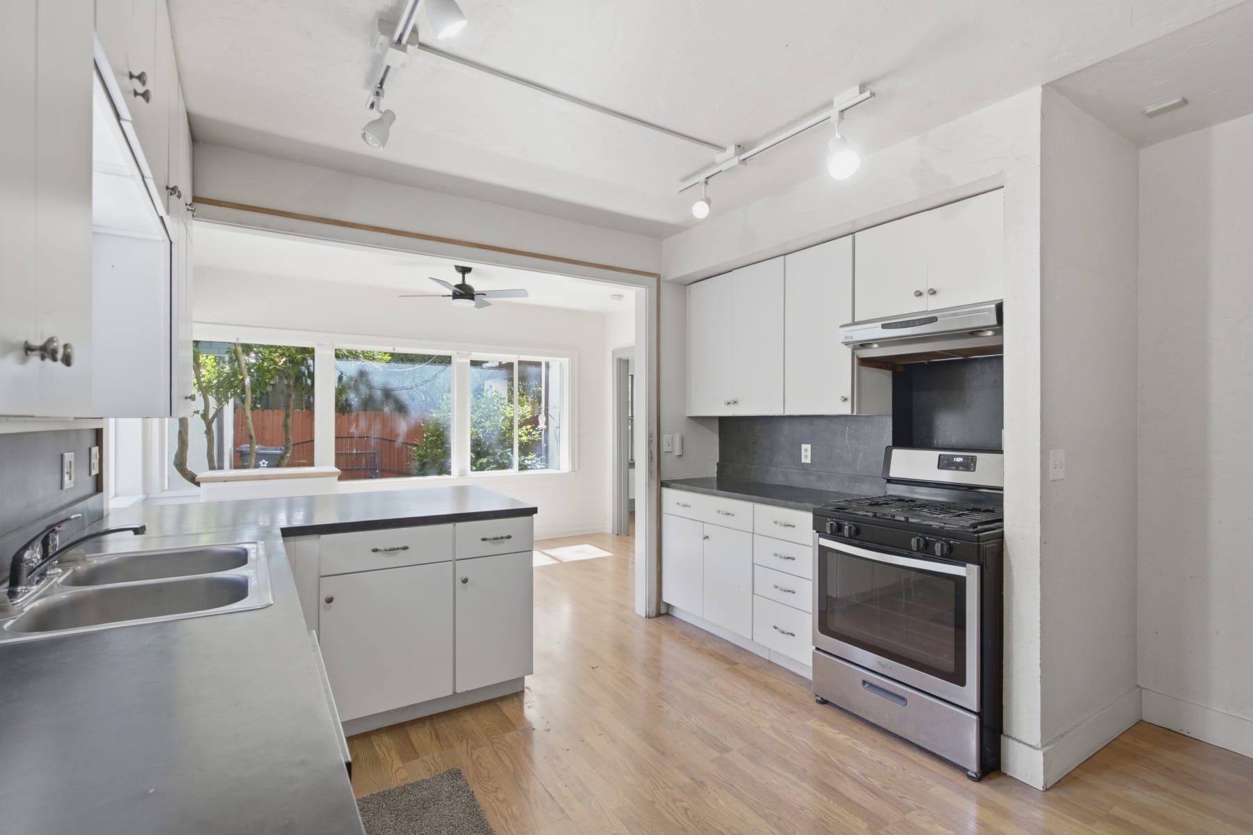  220 NW A Street Grants Pass, OR 97526 - 物件實景