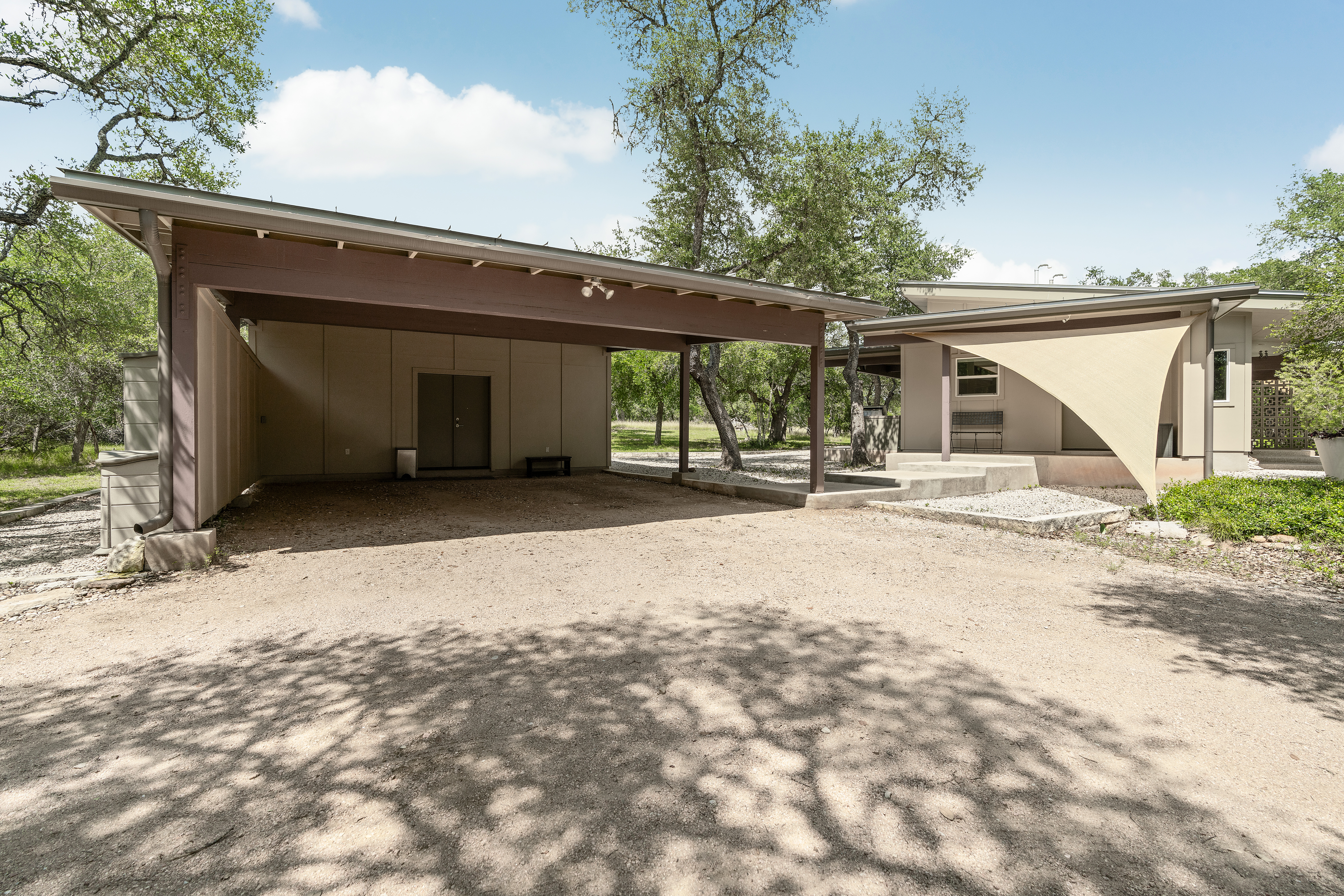  A Modern Hill Country Retreat on 5 Lush Acres - 物件實景