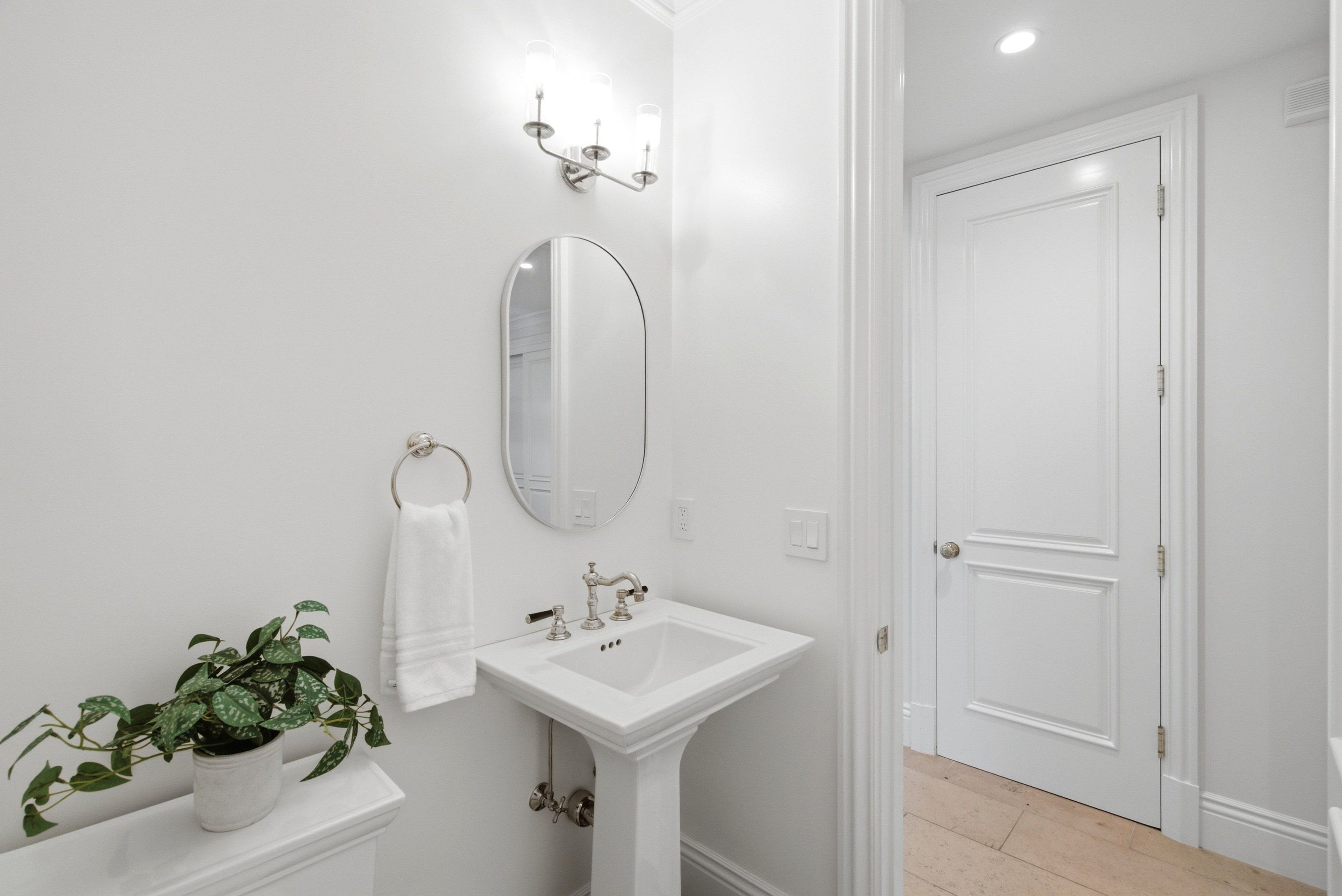  Beautifully Remodeled with Designer Finishes - 物件實景