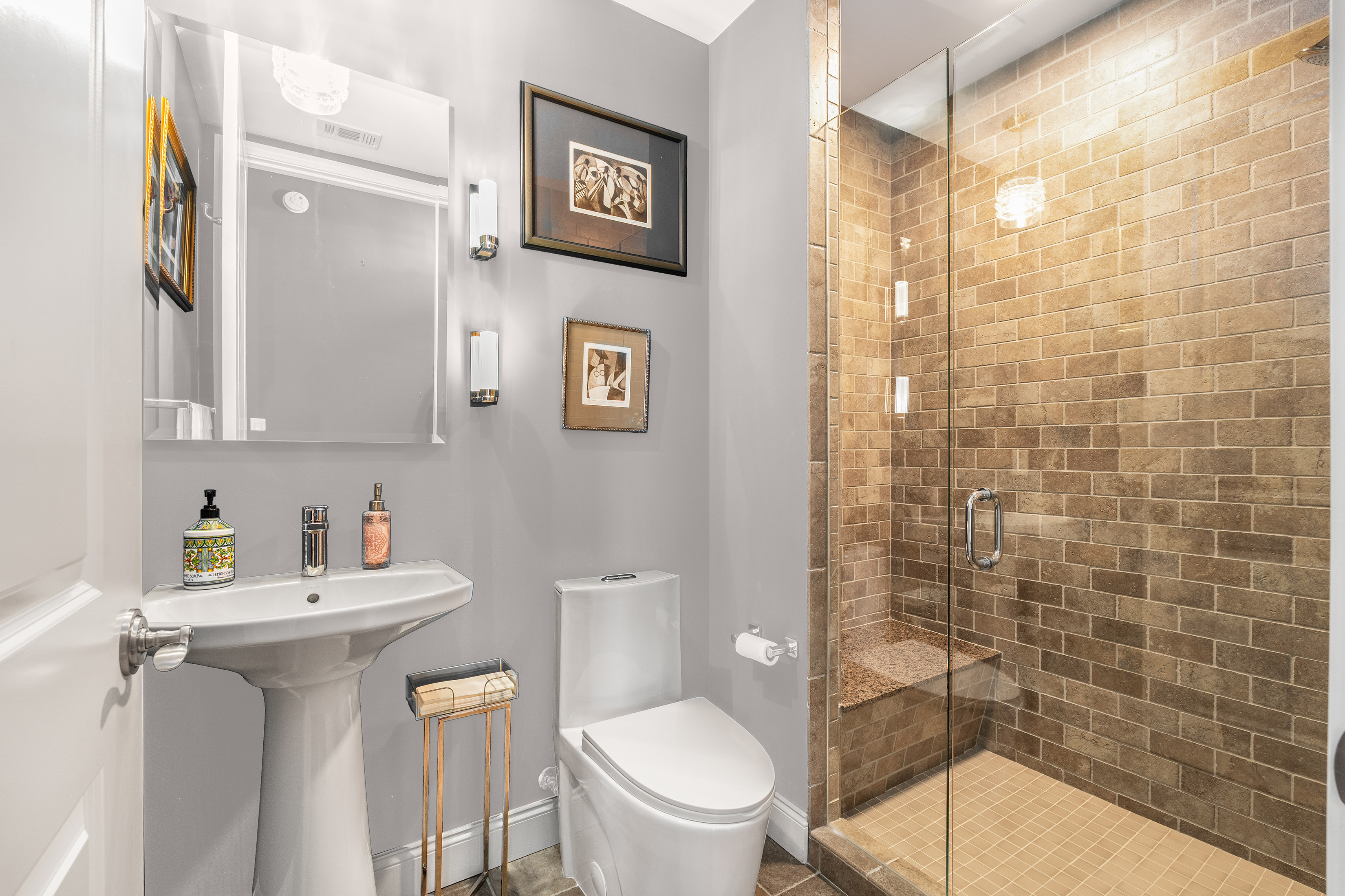  Luxurious Upgraded Three Bedroom Condo with Resort-style Amenities - 物件實景
