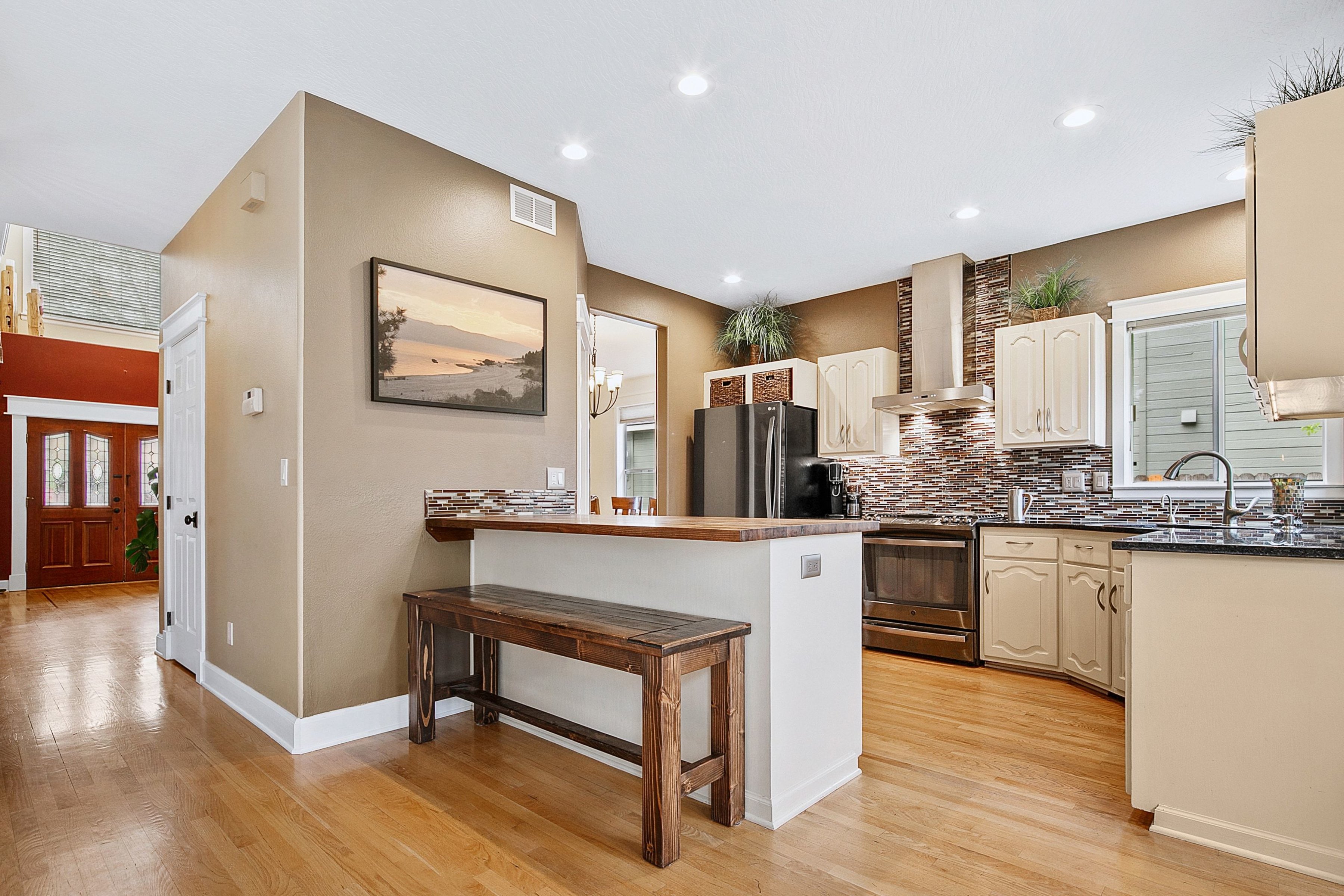  Spacious Updated Home Backs To Park With Scenic Foothills Views - 物件實景
