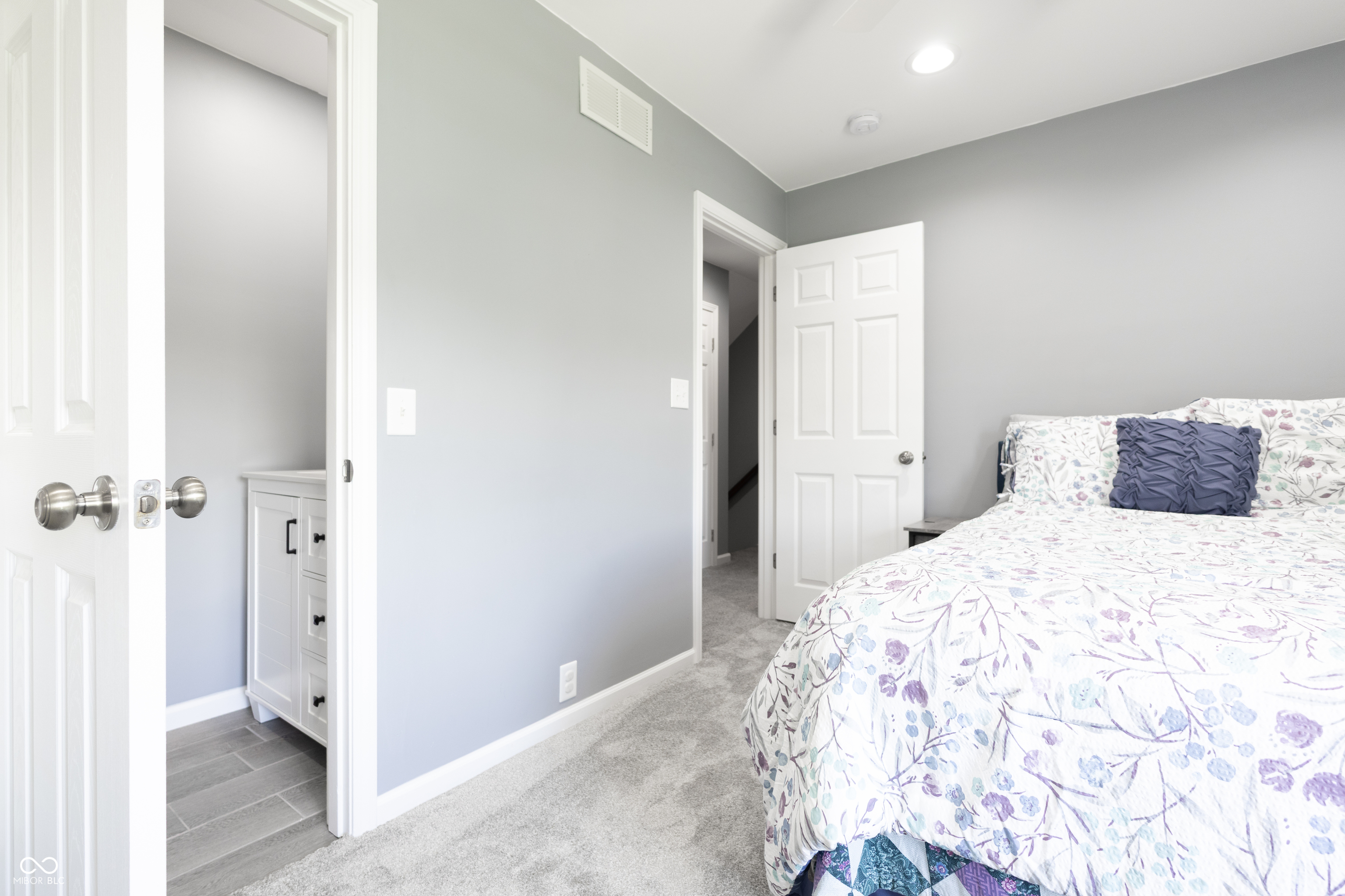 Columbus, Indiana, 47203, United States, 5 Bedrooms Bedrooms, ,6 BathroomsBathrooms,Residential,For Sale,1975671