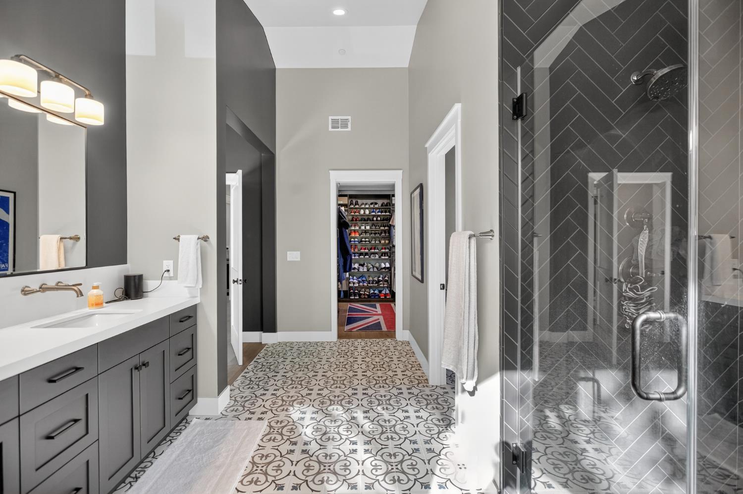 Sacramento, California, 95816, United States, 3 Bedrooms Bedrooms, ,5 BathroomsBathrooms,Residential,For Sale,1978117