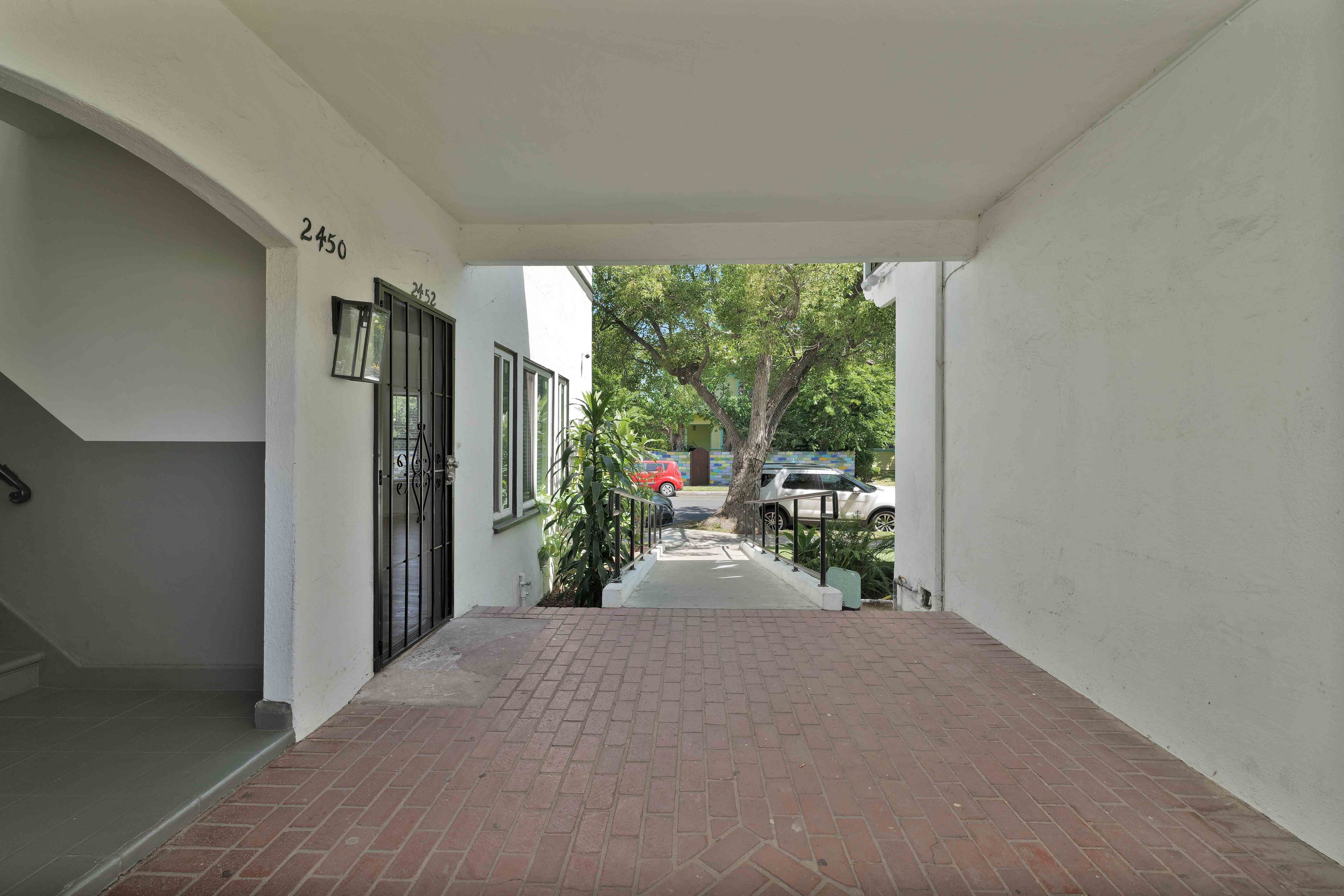  2442 W 18th St - 物件實景