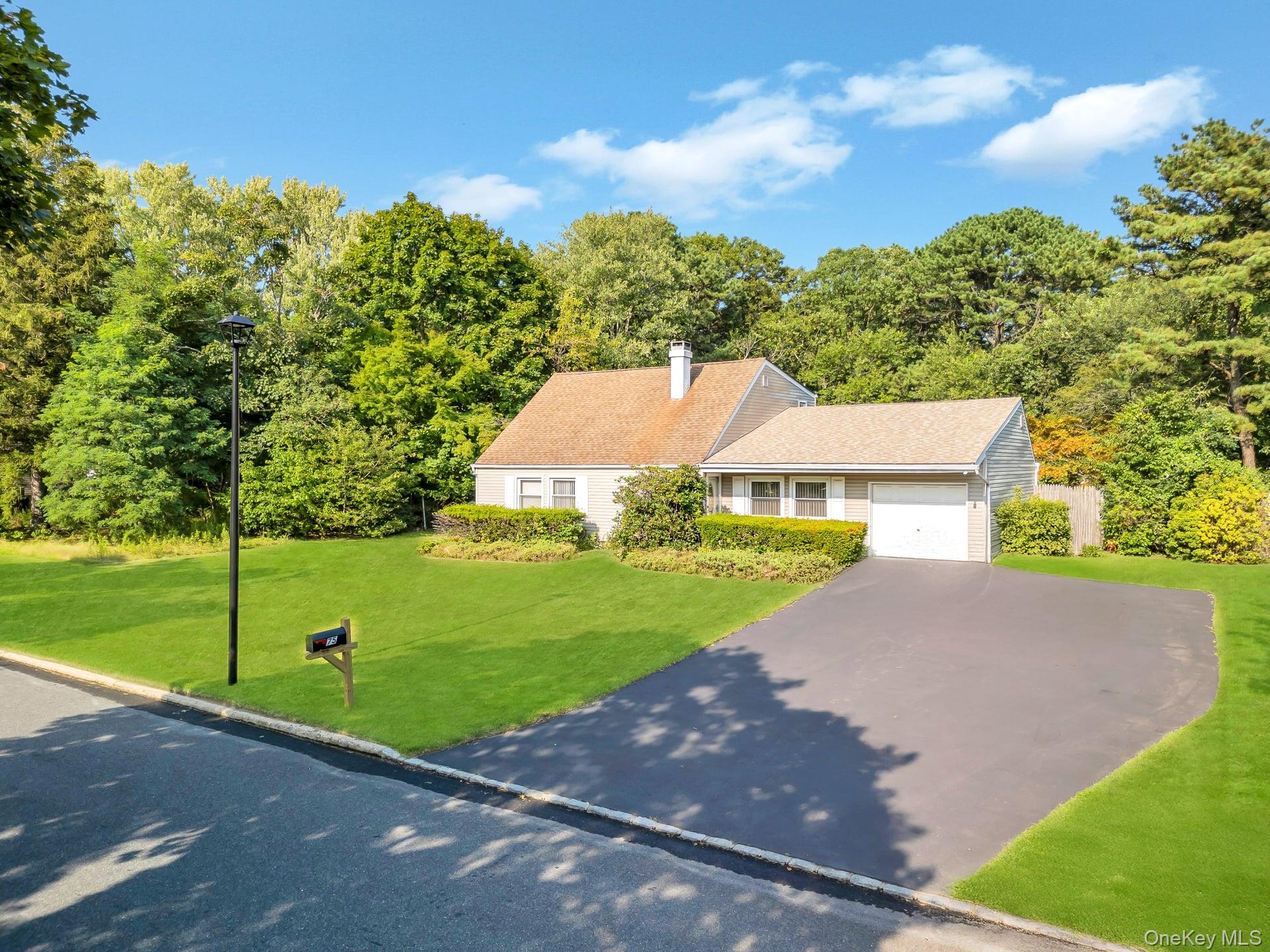 Medford, New York, 11763, United States, 5 Bedrooms Bedrooms, ,2 BathroomsBathrooms,Residential,For Sale,1926312
