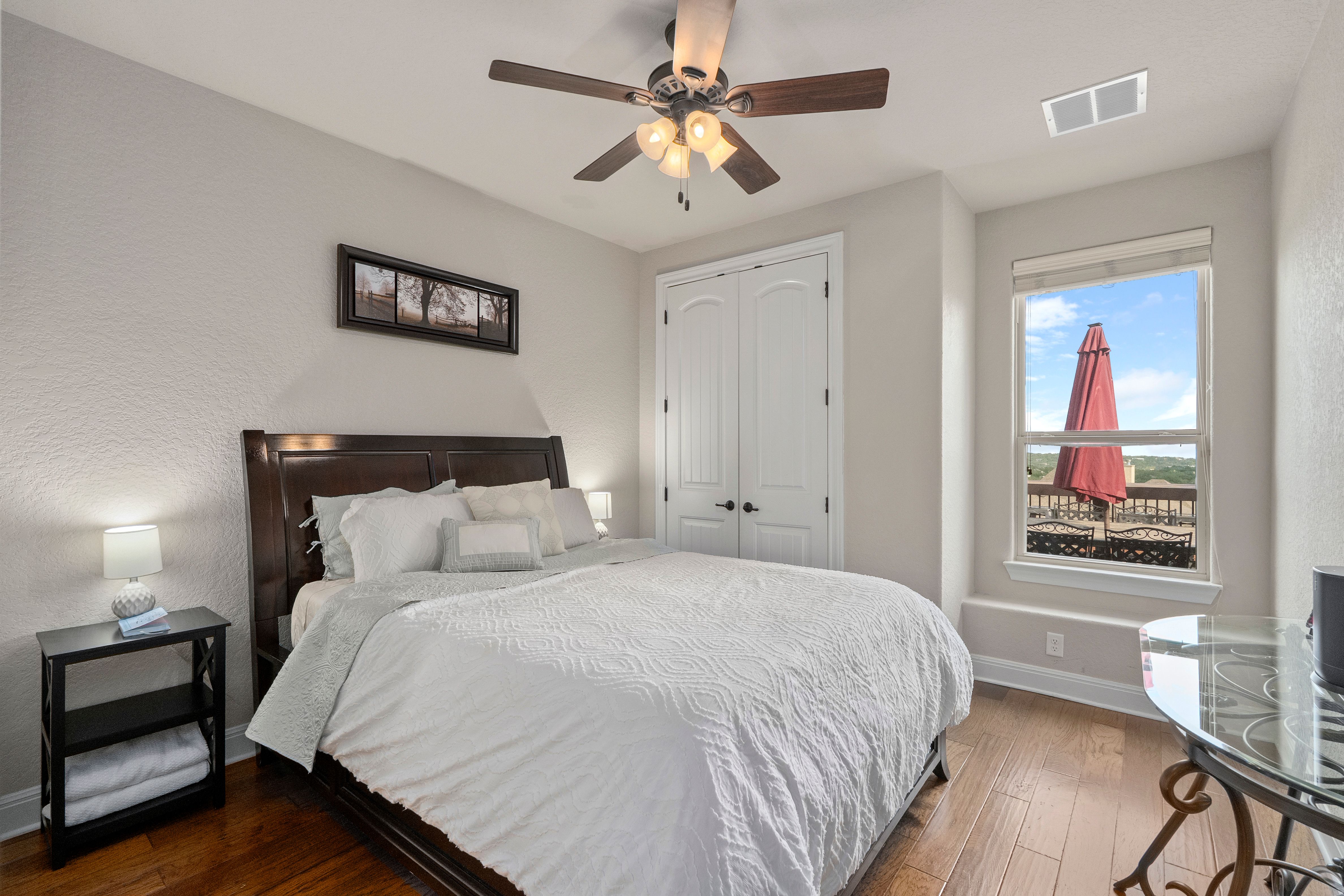  Thoughtfully Designed with Exceptional Floor Plan - 物件實景