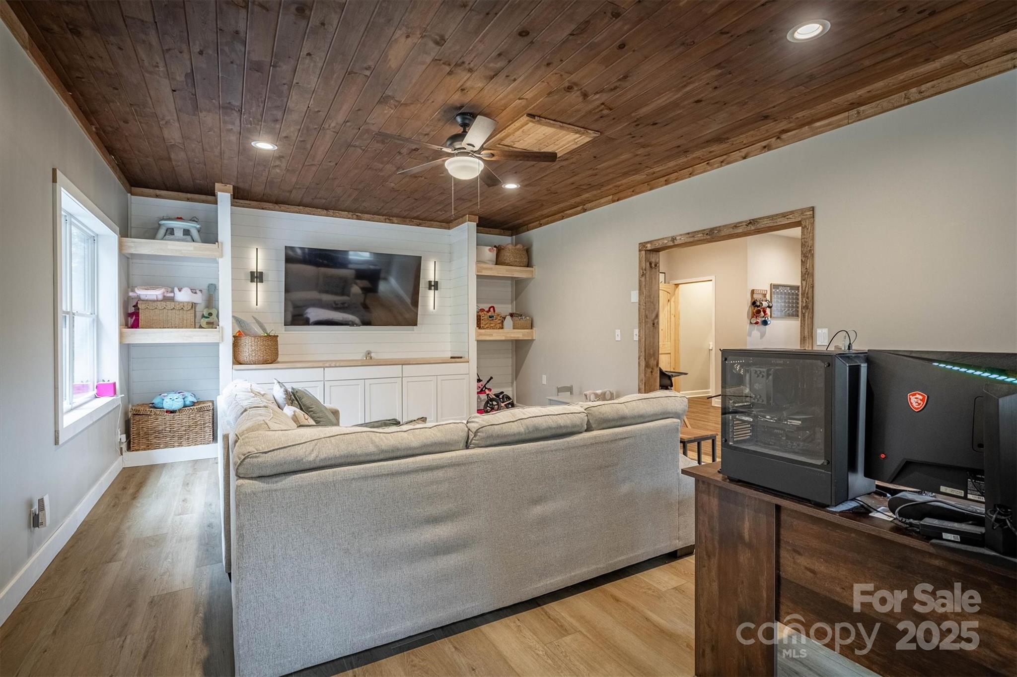 Lenoir, North Carolina, 28645, United States, 3 Bedrooms Bedrooms, ,3 BathroomsBathrooms,Residential,For Sale,1992065