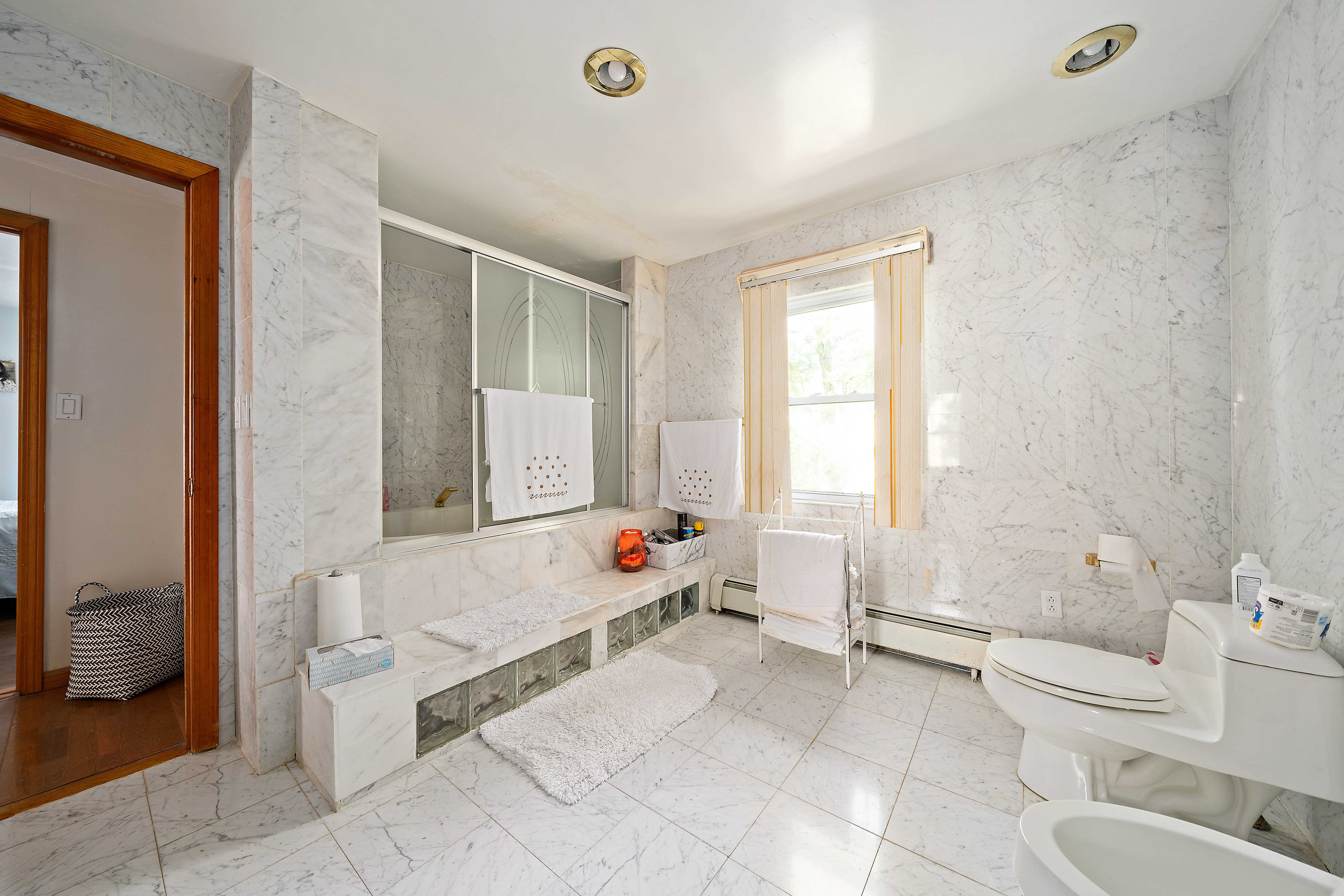 Hull, Massachusetts, 02045, United States, 4 Bedrooms Bedrooms, ,3 BathroomsBathrooms,Residential,For Sale,1870933