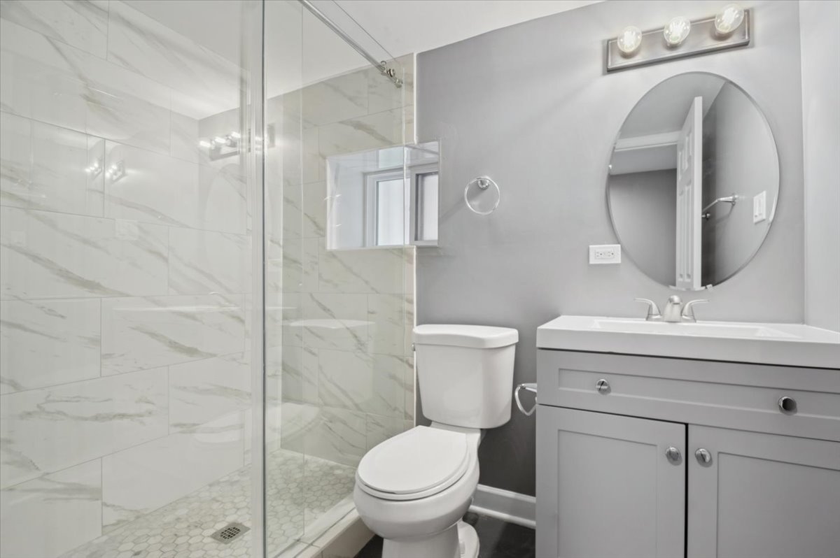 Chicago, Illinois, 60639, United States, 6 Bedrooms Bedrooms, ,Residential,For Sale,1974206