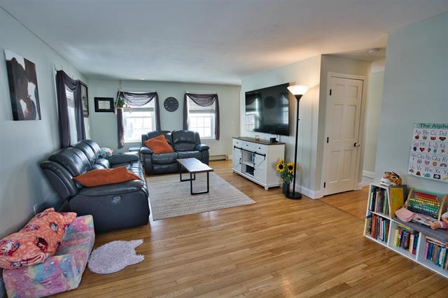 Manchester, New Hampshire, 03109, United States, 3 Bedrooms Bedrooms, ,2 BathroomsBathrooms,Residential,For Sale,2015323