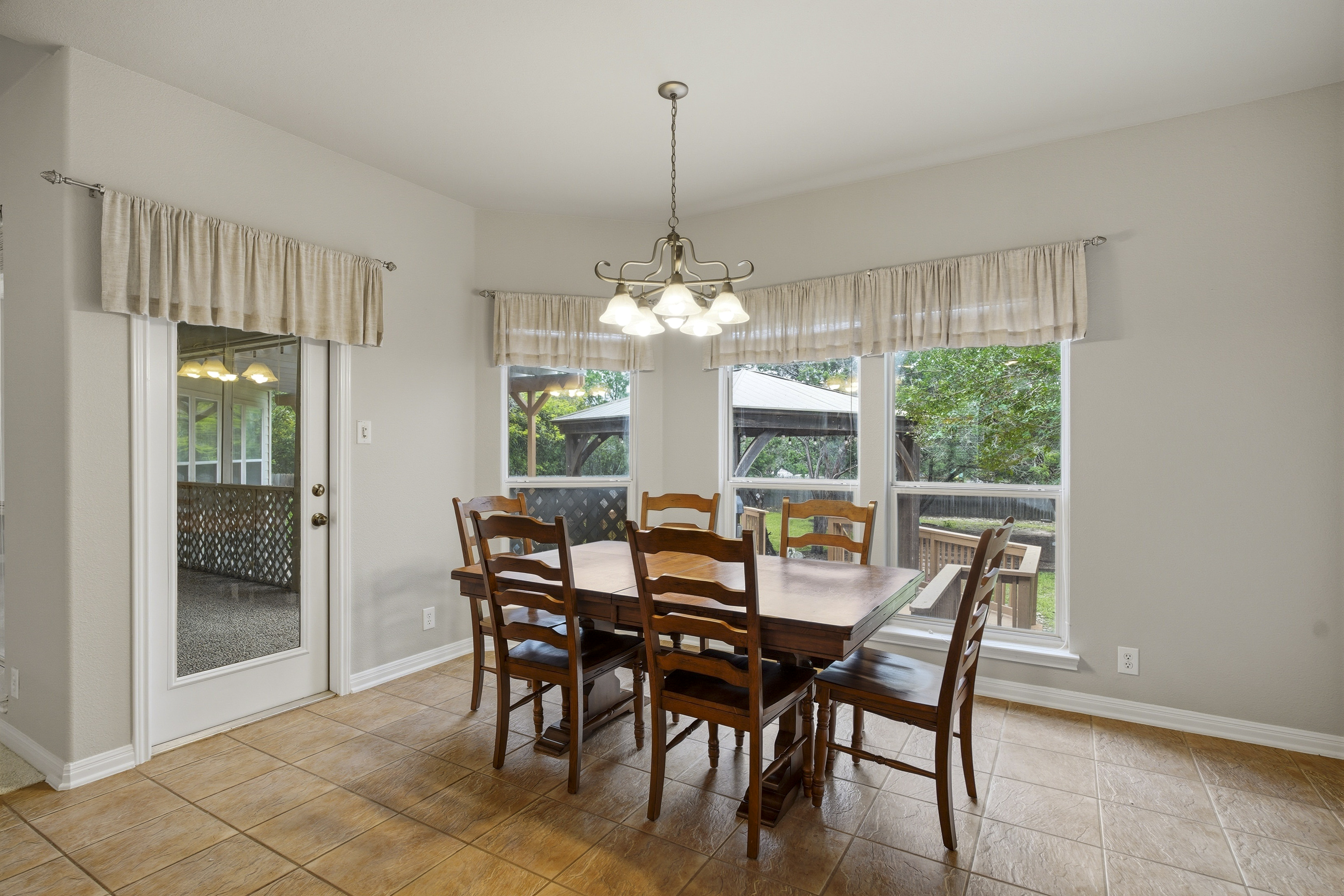  Spacious Helotes Retreat on .41 Acre - 物件實景