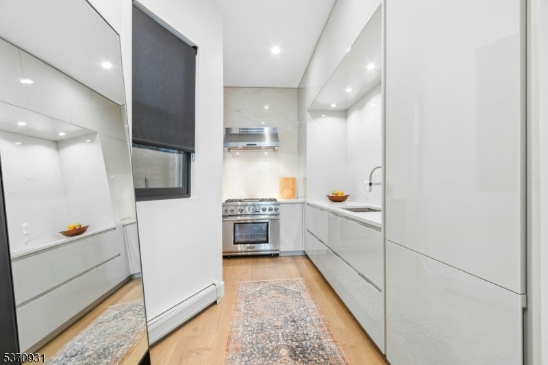 Jersey City, New Jersey, 07302, United States, 1 Bedroom Bedrooms, ,2 BathroomsBathrooms,Residential,For Sale,1942665