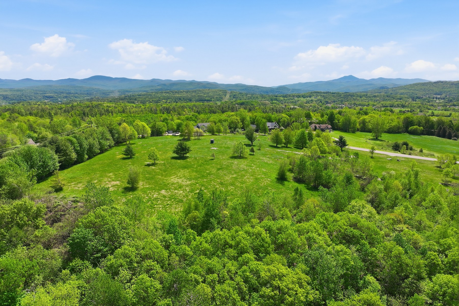  351 Ledgewood Drive - 物件實景