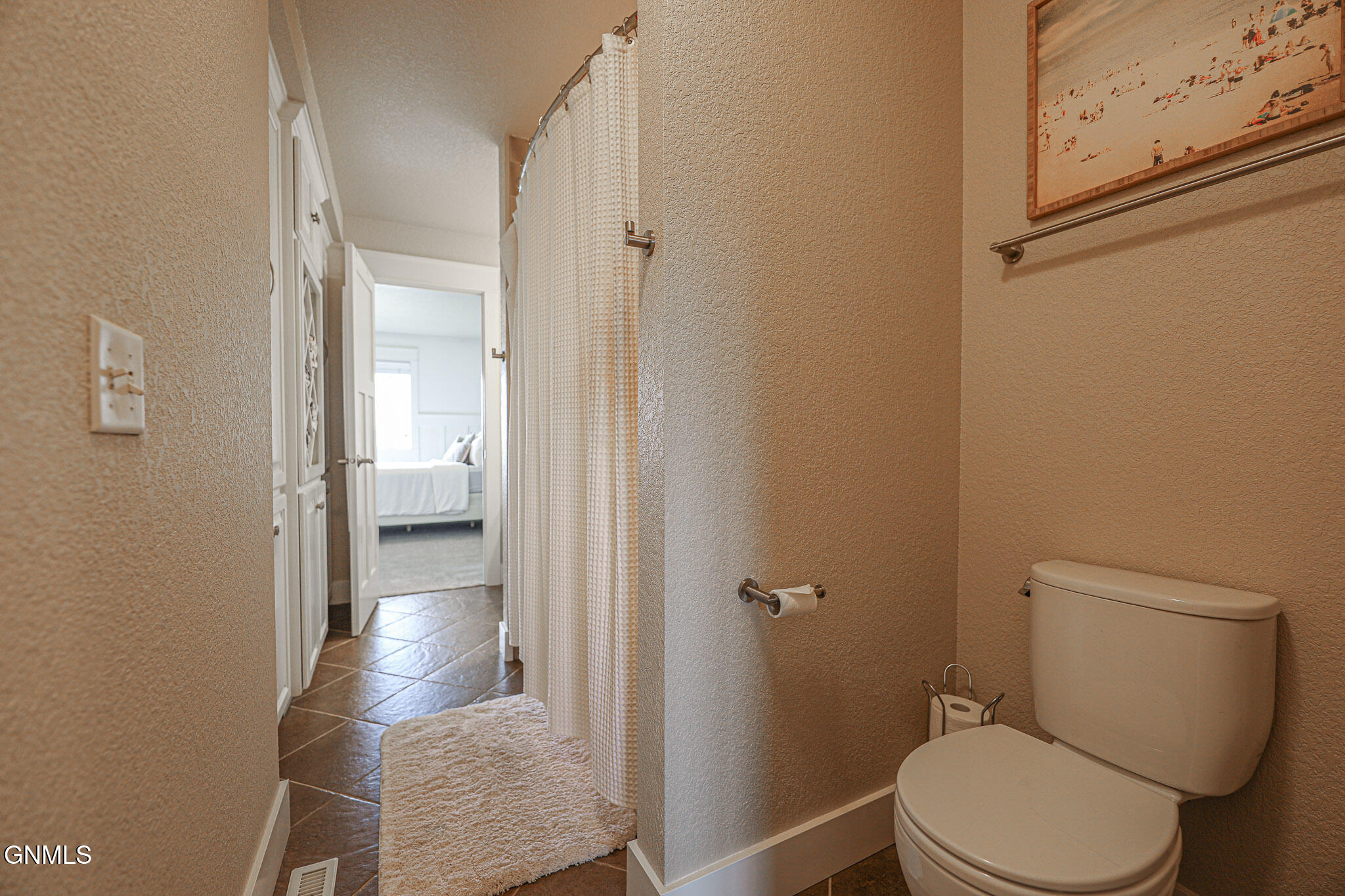 Bismarck, North Dakota, 58503, United States, 6 Bedrooms Bedrooms, ,5 BathroomsBathrooms,Residential,For Sale,1810584