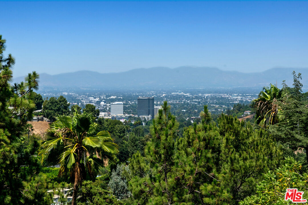 Sherman Oaks, California, 91403, United States, 3 Bedrooms Bedrooms, ,2 BathroomsBathrooms,Residential,For Sale,1940952