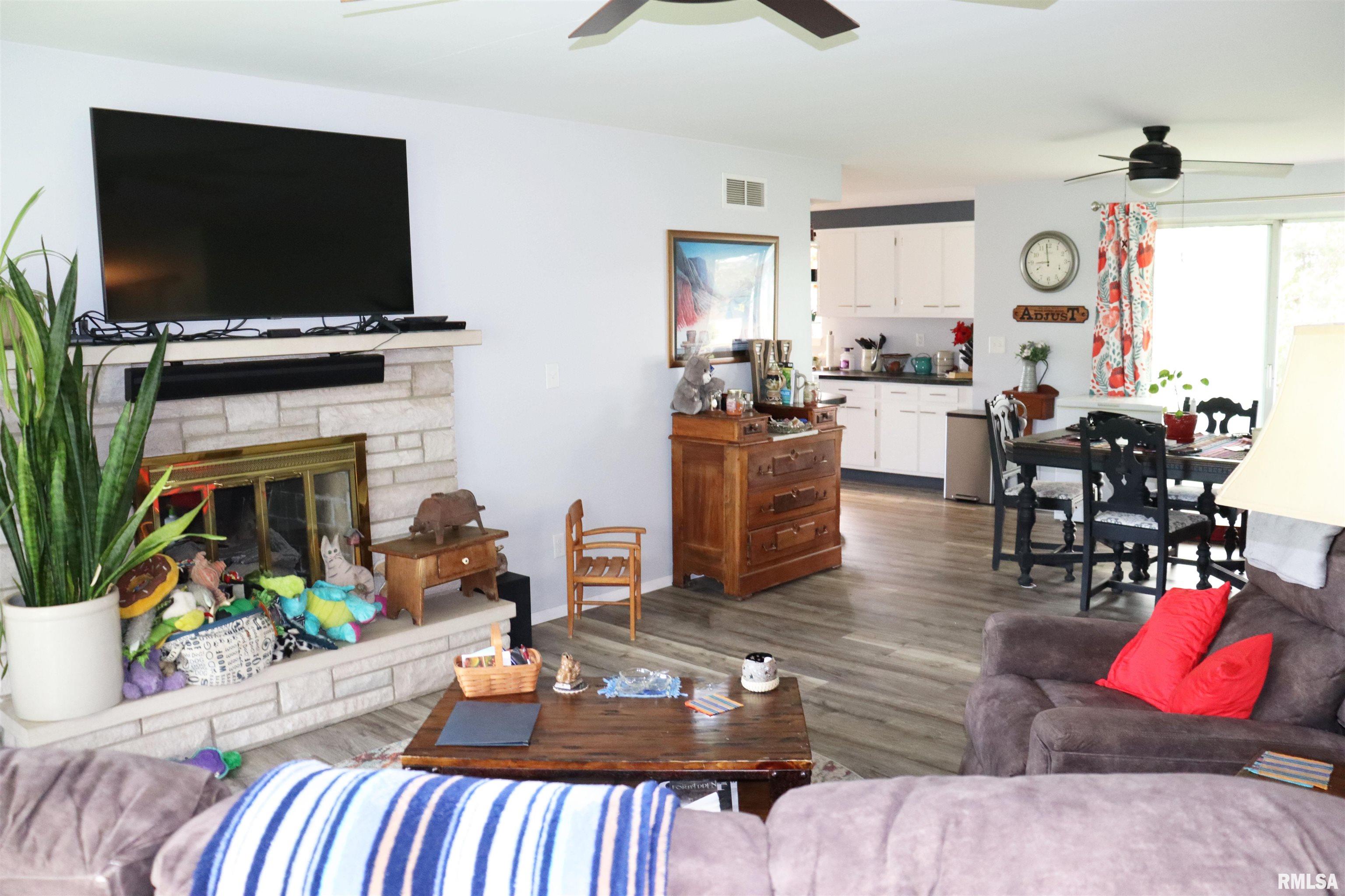 Washington, Illinois, 61571, United States, 3 Bedrooms Bedrooms, ,2 BathroomsBathrooms,Residential,For Sale,1942295