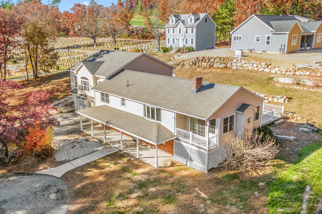 Billerica, Massachusetts, 01821, United States, 4 Bedrooms Bedrooms, ,4 BathroomsBathrooms,Residential,For Sale,1935395