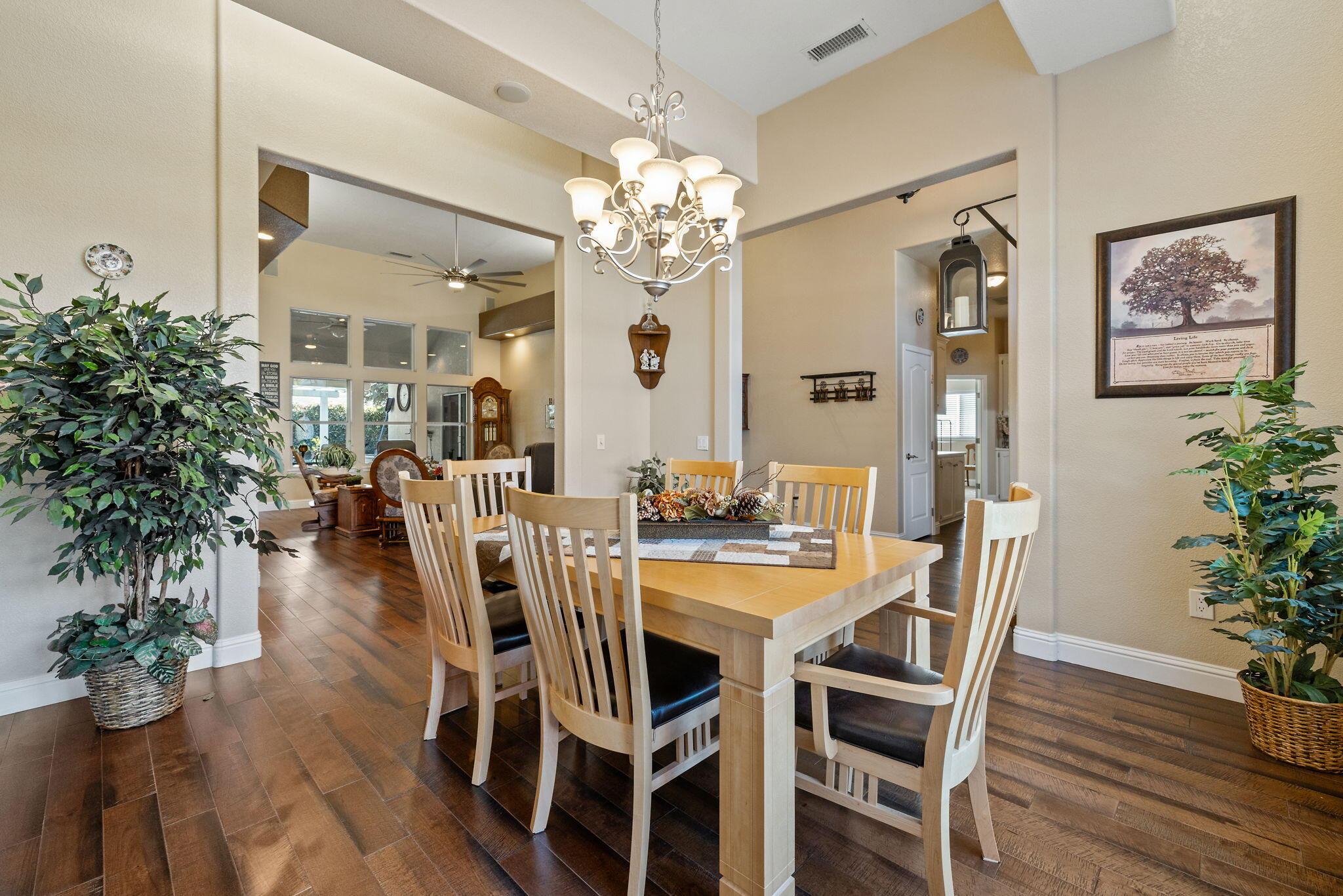 Visalia, California, 93292, United States, 4 Bedrooms Bedrooms, ,3 BathroomsBathrooms,Residential,For Sale,1977045