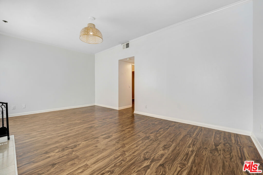 Sherman Oaks, California, 91403, United States, 2 Bedrooms Bedrooms, ,3 BathroomsBathrooms,Residential,For Sale,1900859
