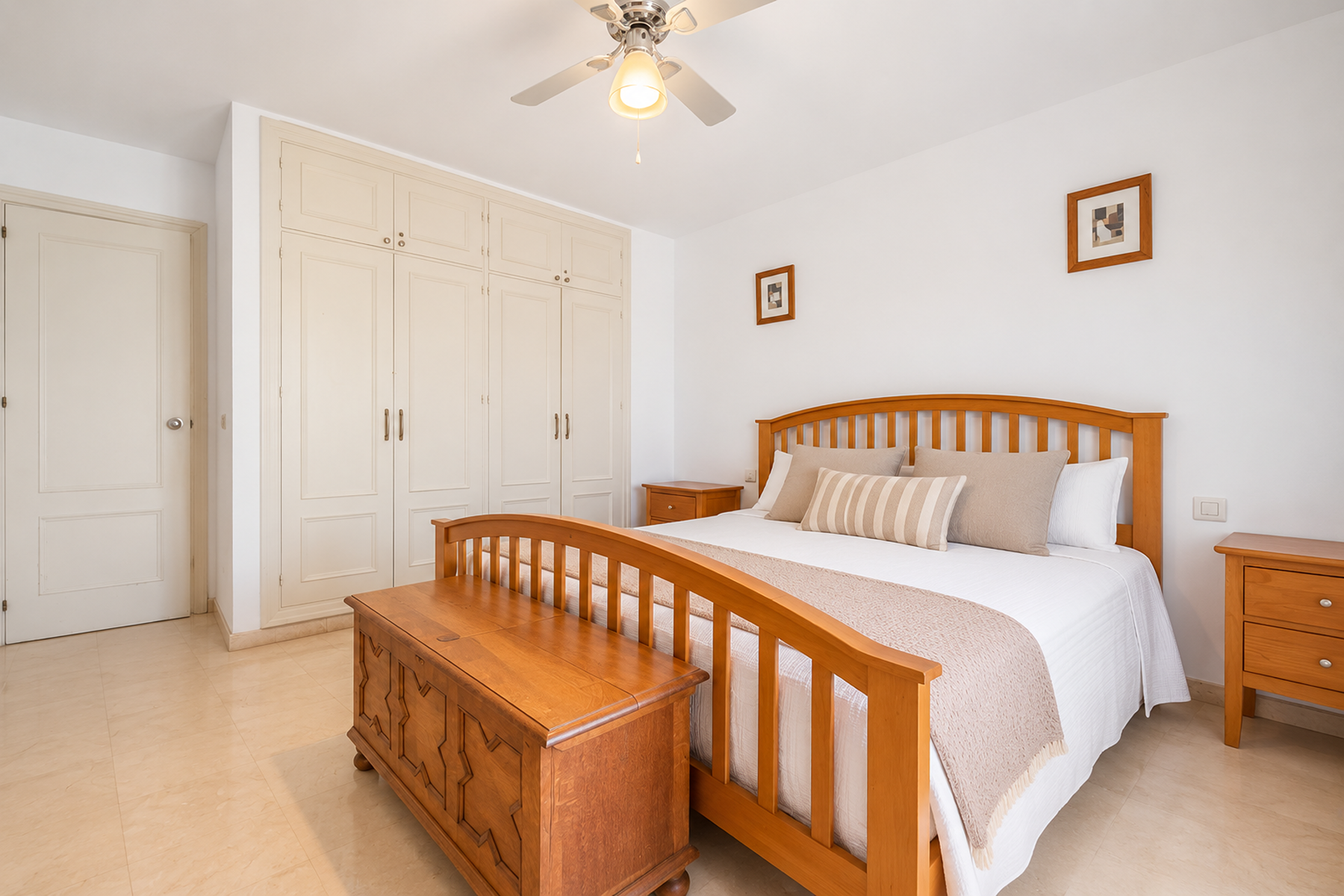  Beachside corner townhouse near Guadalmina with rooftop solarium - 物件實景