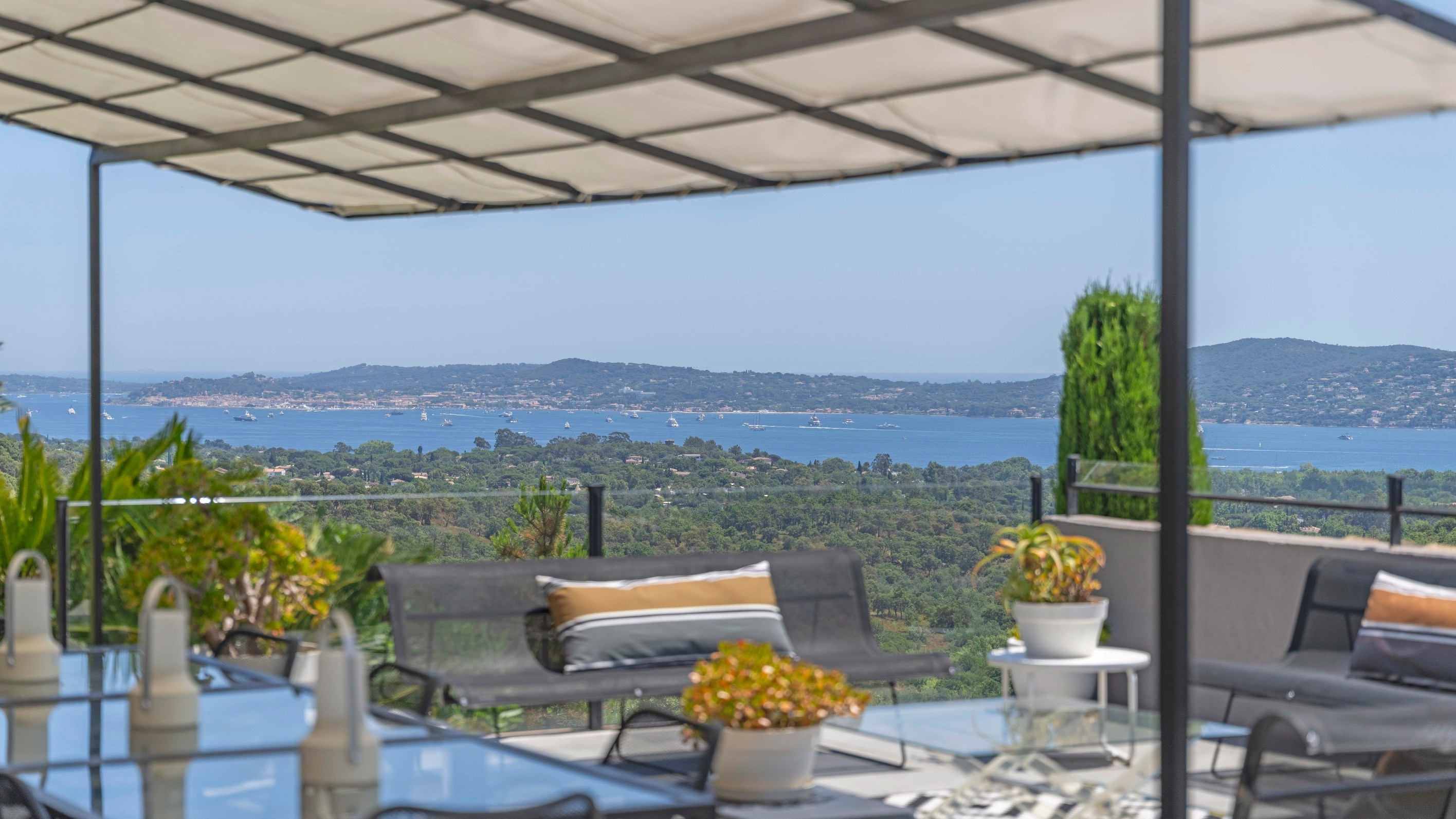  Luxury sea view villa for sale in Grimaud overlooking the Gulf of Saint-Tropez - 物件實景