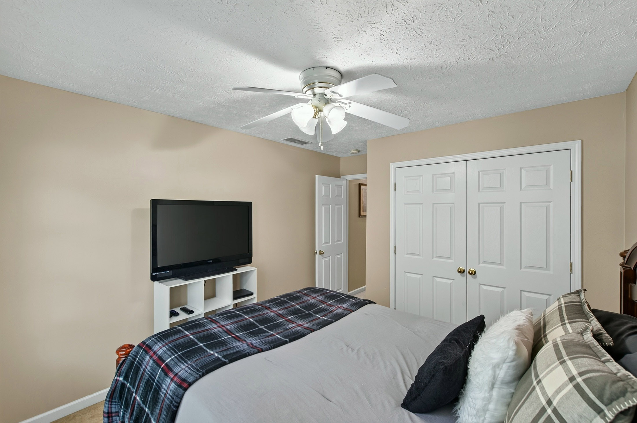  Charming Home on an Expansive 2.8+/- Acre Corner Lot - 物件實景