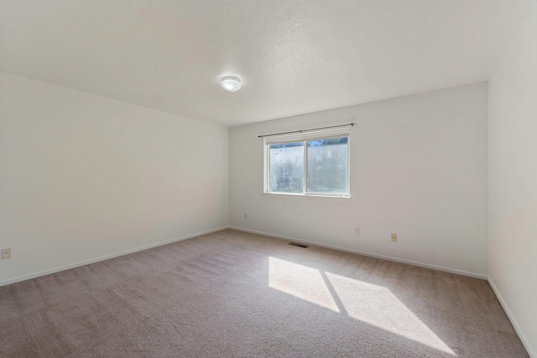  1052 NE Francis Court Bend, OR 97701 - 物件實景