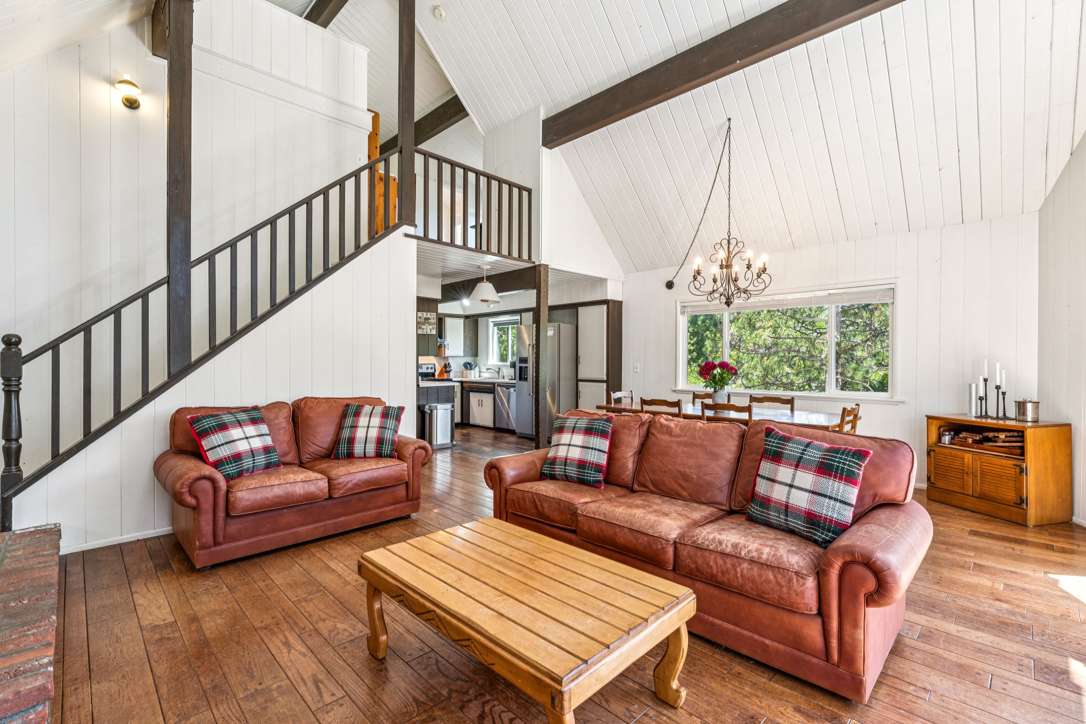  686 Grass Valley Road, Lake Arrowhead, CA 92352 - 物件實景