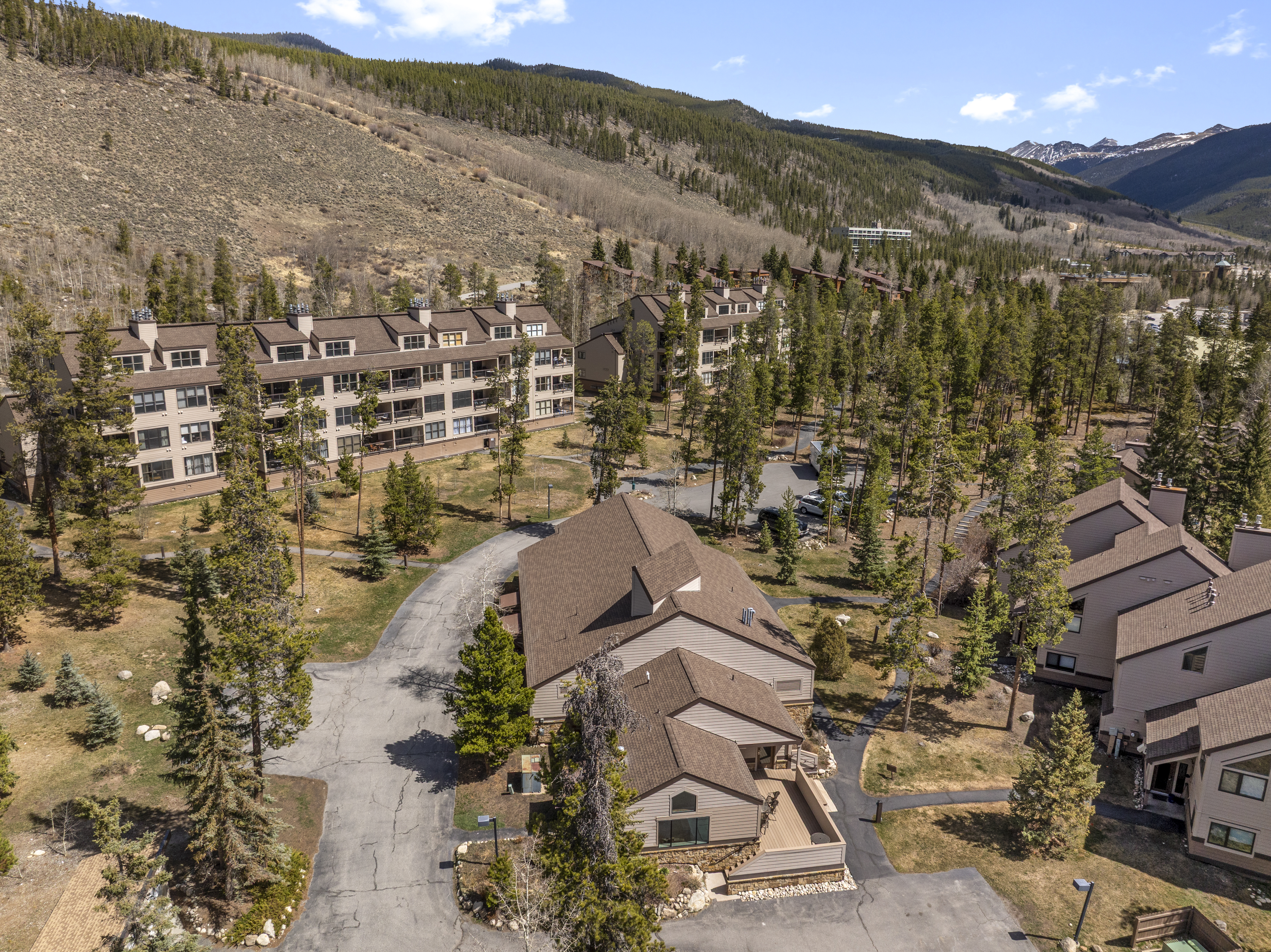  A Spacious and Light-filled Mountain Retreat - 物件實景