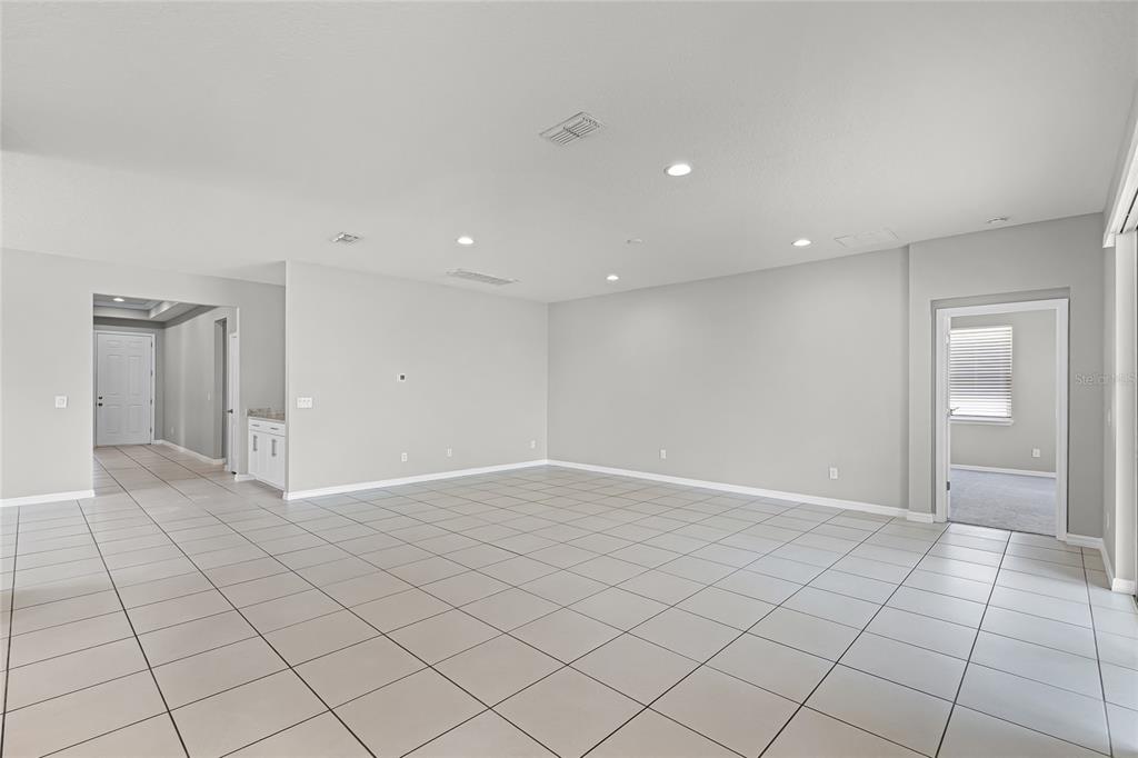 Apopka, Florida, 32712, United States, 4 Bedrooms Bedrooms, ,3 BathroomsBathrooms,Residential,For Sale,1940154