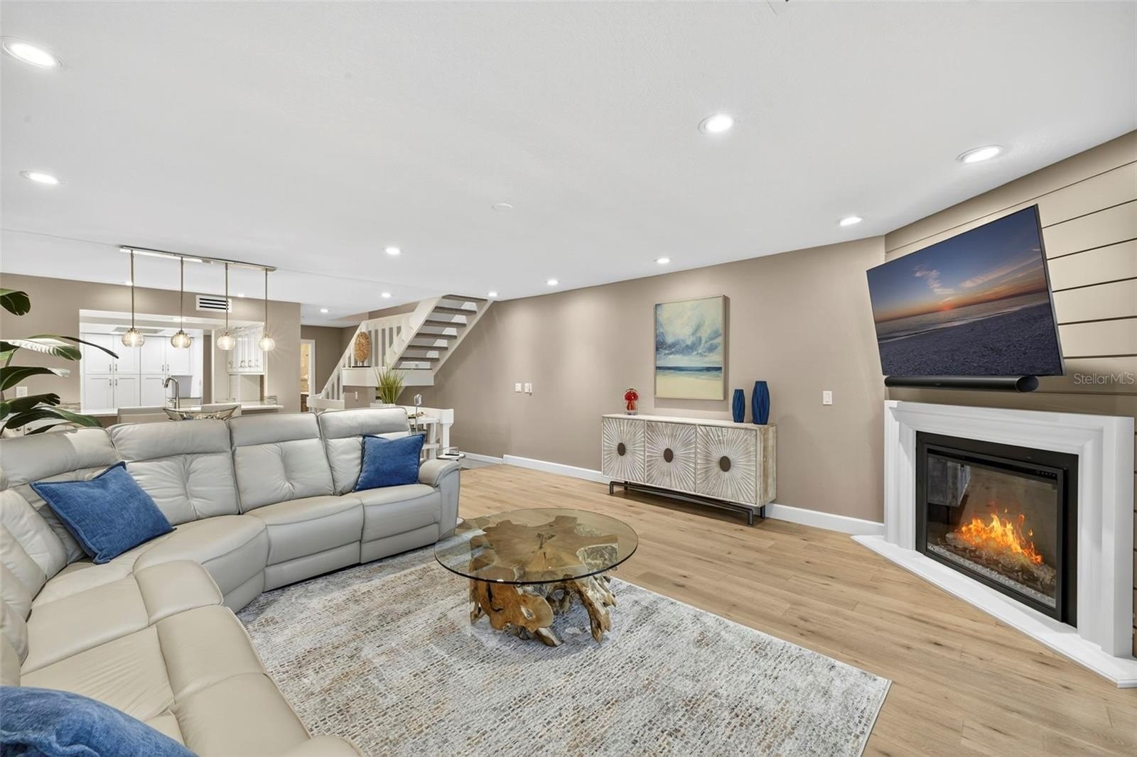 CLEARWATER BEACH, Florida, 33767, United States, 3 Bedrooms Bedrooms, ,3 BathroomsBathrooms,Residential,For Sale,1976812